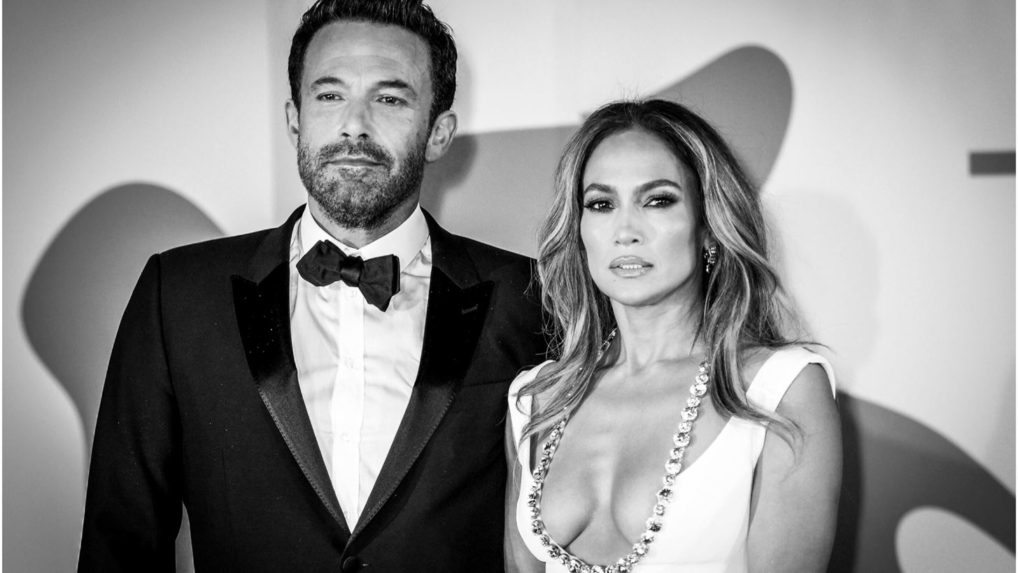 &quot;&#x3A4;&#x3BF; &#x3B4;&#x3B9;&#x3B1;&#x3B6;&#x3CD;&#x3B3;&#x3B9;&#x3BF; &#x3C0;&#x3BB;&#x3B7;&#x3C3;&#x3B9;&#x3AC;&#x3B6;&#x3B5;&#x3B9;&quot; | &#x397; Jennifer Lopez &#x3BA;&#x3B1;&#x3B9; &#x3BF; Ben Affleck &#x3C0;&#x3C9;&#x3BB;&#x3BF;&#x3CD;&#x3BD; &#x3C4;&#x3B7;&#x3BD; &#x3AD;&#x3C0;&#x3B1;&#x3C5;&#x3BB;&#x3B7; &#x3C0;&#x3BF;&#x3C5; &#x3B1;&#x3B3;&#x3CC;&#x3C1;&#x3B1;&#x3C3;&#x3B1;&#x3BD; &#x3B3;&#x3B9;&#x3B1; &#x3BD;&#x3B1; &#x3C3;&#x3C4;&#x3B5;&#x3B3;&#x3AC;&#x3C3;&#x3BF;&#x3C5;&#x3BD; &#x3C4;&#x3B7;&#x3BD; &#x3BF;&#x3B9;&#x3BA;&#x3BF;&#x3B3;&#x3AD;&#x3BD;&#x3B5;&#x3B9;&#x3AC; &#x3C4;&#x3BF;&#x3C5;&#x3C2;