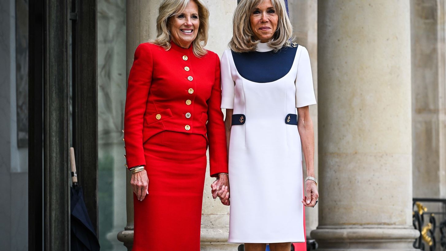 Brigitte Macron | &#x3A4;&#x3BF; &#x3BB;&#x3B5;&#x3C5;&#x3BA;&#x3CC; &#x3C3;&#x3CD;&#x3BD;&#x3BF;&#x3BB;&#x3BF; &#x3C0;&#x3BF;&#x3C5; &#x3B5;&#x3C0;&#x3AD;&#x3BB;&#x3B5;&#x3BE;&#x3B5; &#x3B3;&#x3B9;&#x3B1; &#x3BD;&#x3B1; &#x3C5;&#x3C0;&#x3BF;&#x3B4;&#x3B5;&#x3C7;&#x3C4;&#x3B5;&#x3AF; &#x3C4;&#x3B7;&#x3BD; Jill Biden