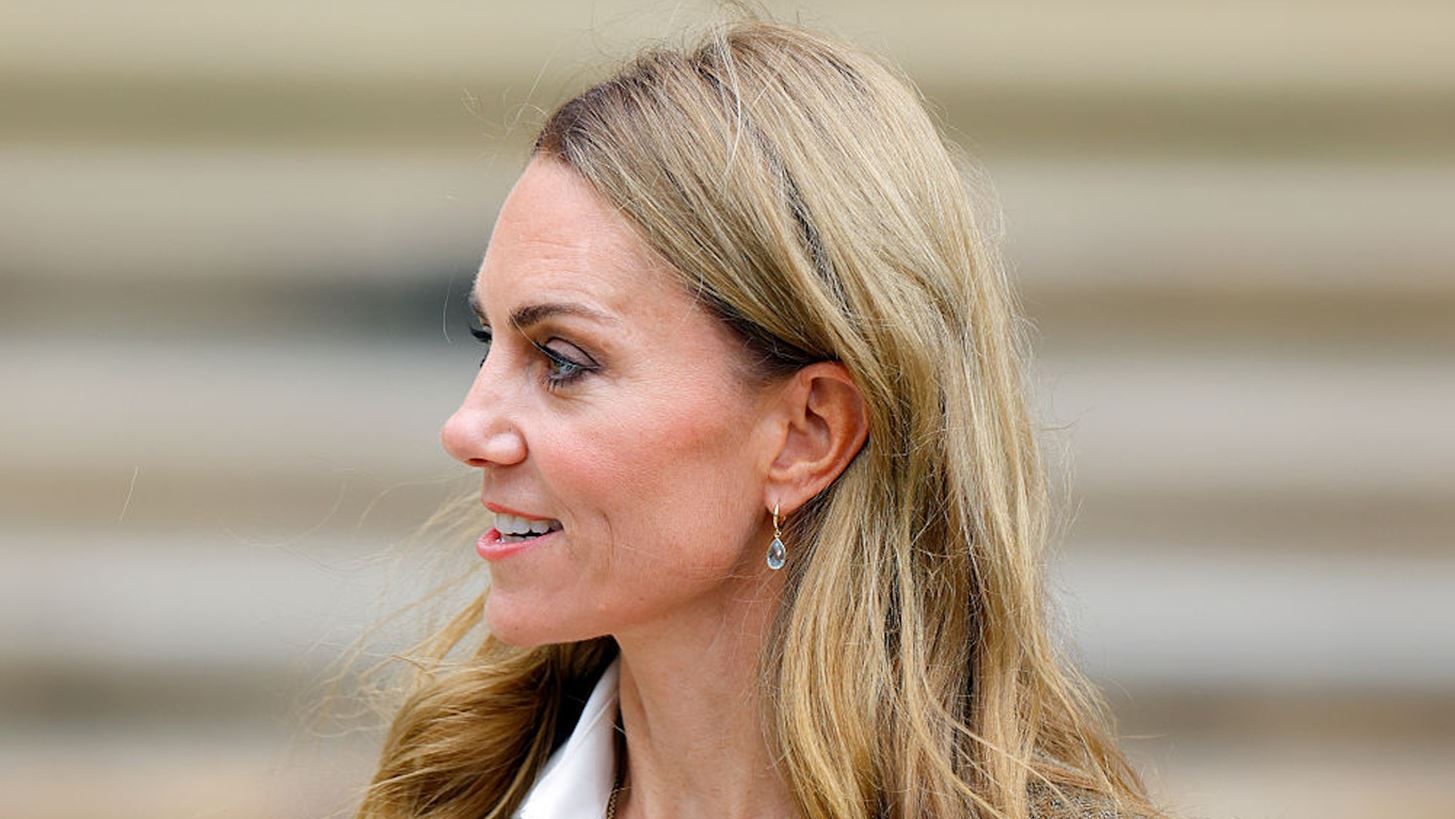 &quot;&#x397; Kate Middleton &#x3C6;&#x3BF;&#x3C1;&#x3AC;&#x3B5;&#x3B9; &#x3C0;&#x3B5;&#x3C1;&#x3BF;&#x3CD;&#x3BA;&#x3B1;;&quot;: &#x39F; &#x3C0;&#x3C1;&#x3CE;&#x3B7;&#x3BD; &#x3BA;&#x3BF;&#x3BC;&#x3BC;&#x3C9;&#x3C4;&#x3AE;&#x3C2; &#x3C4;&#x3B7;&#x3C2; Diana &#x3C4;&#x3BF;&#x3C0;&#x3BF;&#x3B8;&#x3B5;&#x3C4;&#x3B5;&#x3AF;&#x3C4;&#x3B1;&#x3B9; &#x3B3;&#x3B9;&#x3B1; &#x3C4;&#x3BF; &#x3BD;&#x3AD;&#x3BF; &#x3BE;&#x3B1;&#x3BD;&#x3B8;&#x3CC; look &#x3C4;&#x3B7;&#x3C2; &#x3C0;&#x3C1;&#x3B9;&#x3B3;&#x3BA;&#x3AF;&#x3C0;&#x3B9;&#x3C3;&#x3C3;&#x3B1;&#x3C2;