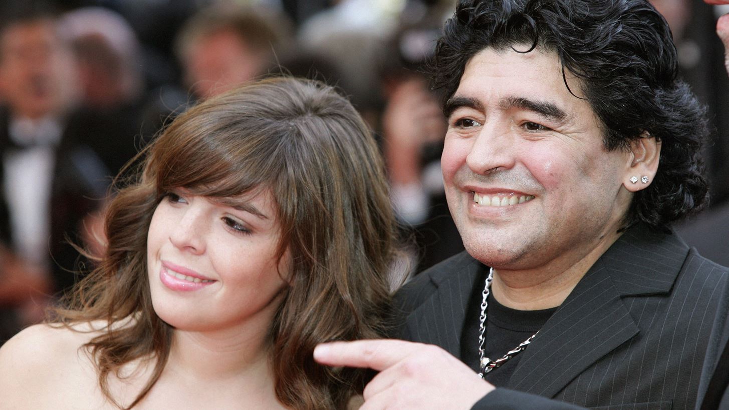 Diego Maradona | &#x397; &#x3C0;&#x3C1;&#x3BF;&#x3C3;&#x3C9;&#x3C0;&#x3B9;&#x3BA;&#x3AE; &#x3B6;&#x3C9;&#x3AE; &#x3C4;&#x3BF;&#x3C5; &#x3AC;&#x3BD;&#x3C4;&#x3C1;&#x3B1; &#x3C0;&#x3BF;&#x3C5; &#x3BC;&#x3AC;&#x3B3;&#x3B5;&#x3C5;&#x3B5; &#x3C4;&#x3B9;&#x3C2; &#x3B3;&#x3C5;&#x3BD;&#x3B1;&#x3AF;&#x3BA;&#x3B5;&#x3C2; &#x3CC;&#x3C3;&#x3BF; &#x3BA;&#x3B1;&#x3B9; &#x3C4;&#x3B7; &#x3BC;&#x3C0;&#x3AC;&#x3BB;&#x3B1;