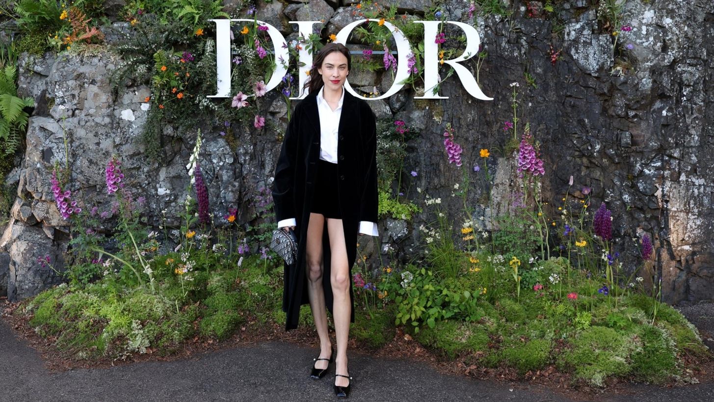 &#x3A4;&#x3BF; &#x3BA;&#x3BF;&#x3BC;&#x3C8;&#x3CC; front row &#x3C3;&#x3C4;&#x3BF; show &#x3C4;&#x3BF;&#x3C5; &#x3BF;&#x3AF;&#x3BA;&#x3BF;&#x3C5; Dior &#x3C3;&#x3C4;&#x3B7;&#x3BD; &#x3A3;&#x3BA;&#x3BF;&#x3C4;&#x3AF;&#x3B1;