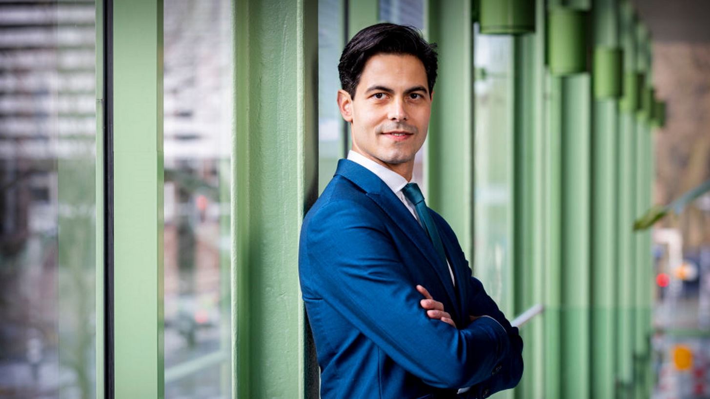 A&#x3C5;&#x3C4;&#x3CC;&#x3C2; &#x3B5;&#x3AF;&#x3BD;&#x3B1;&#x3B9; &#x3BF; &#x3C3;&#x3CD;&#x3BD;&#x3C4;&#x3C1;&#x3BF;&#x3C6;&#x3BF;&#x3C2; &#x3C4;&#x3BF;&#x3C5; Rob Jetten, &#x3C4;&#x3BF;&#x3C5; &#x3C0;&#x3C1;&#x3CE;&#x3C4;&#x3BF;&#x3C5; &#x3B1;&#x3BD;&#x3BF;&#x3B9;&#x3C7;&#x3C4;&#x3AC; gay &#x3C0;&#x3C1;&#x3C9;&#x3B8;&#x3C5;&#x3C0;&#x3BF;&#x3C5;&#x3C1;&#x3B3;&#x3BF;&#x3CD; &#x3C4;&#x3B7;&#x3C2; &#x39F;&#x3BB;&#x3BB;&#x3B1;&#x3BD;&#x3B4;&#x3AF;&#x3B1;&#x3C2;