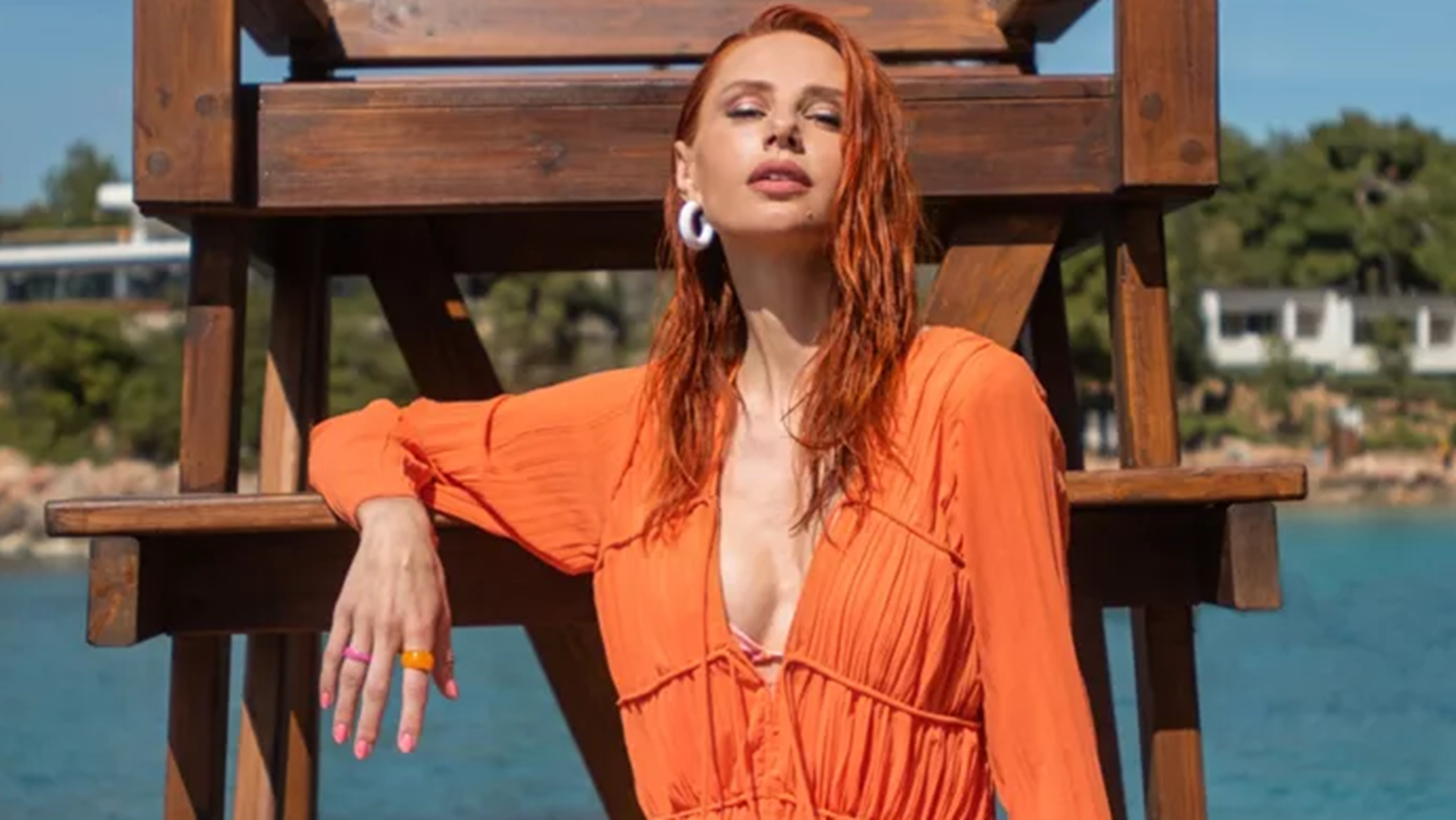 &quot;H&#xF4;tel Hennes&quot; | 10 &#x395;&#x3BB;&#x3BB;&#x3B7;&#x3BD;&#x3AF;&#x3B4;&#x3B5;&#x3C2; influencers &#x3C6;&#x3C9;&#x3C4;&#x3BF;&#x3B3;&#x3C1;&#x3B1;&#x3C6;&#x3AF;&#x3B6;&#x3BF;&#x3BD;&#x3C4;&#x3B1;&#x3B9; &#x3BC;&#x3B5; &#x3C4;&#x3B7;&#x3BD; SS22 &#x3C3;&#x3C5;&#x3BB;&#x3BB;&#x3BF;&#x3B3;&#x3AE; &#x3C4;&#x3B7;&#x3C2; H&amp;M &#x3BA;&#x3B1;&#x3B9; &#x3B1;&#x3C0;&#x3BF;&#x3B4;&#x3B5;&#x3B9;&#x3BA;&#x3BD;&#x3CD;&#x3BF;&#x3C5;&#x3BD; &#x3C0;&#x3C9;&#x3C2; &#x3C4;&#x3BF; &#x3C3;&#x3C4;&#x3B9;&#x3BB; &#x3B5;&#x3AF;&#x3BD;&#x3B1;&#x3B9; &#x3C4;&#x3C1;&#x3CC;&#x3C0;&#x3BF;&#x3C2; &#x3AD;&#x3BA;&#x3C6;&#x3C1;&#x3B1;&#x3C3;&#x3B7;&#x3C2;