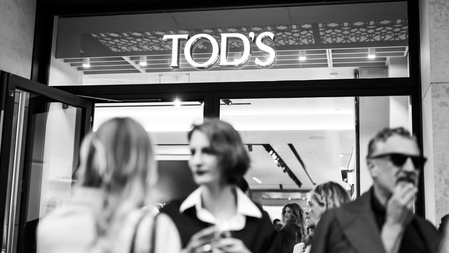 &#x39F;&#x3B9; &#x3BA;&#x3BF;&#x3BC;&#x3C8;&#x3BF;&#x3AF; &#x3BA;&#x3B1;&#x3BB;&#x3B5;&#x3C3;&#x3BC;&#x3AD;&#x3BD;&#x3BF;&#x3B9; &#x3C4;&#x3BF;&#x3C5; &#x3BF;&#x3AF;&#x3BA;&#x3BF;&#x3C5; TOD&#x2019;S &#x3C4;&#x3AF;&#x3BC;&#x3B7;&#x3C3;&#x3B1;&#x3BD; &#x3C4;&#x3B7; &#x3B8;&#x3C1;&#x3C5;&#x3BB;&#x3B9;&#x3BA;&#x3AE; TOD&#x2019;S Di Bag &#x3C3;&#x3C4;&#x3B7; boutique &#x3C4;&#x3B7;&#x3C2; &#x391;&#x3B8;&#x3AE;&#x3BD;&#x3B1;&#x3C2;