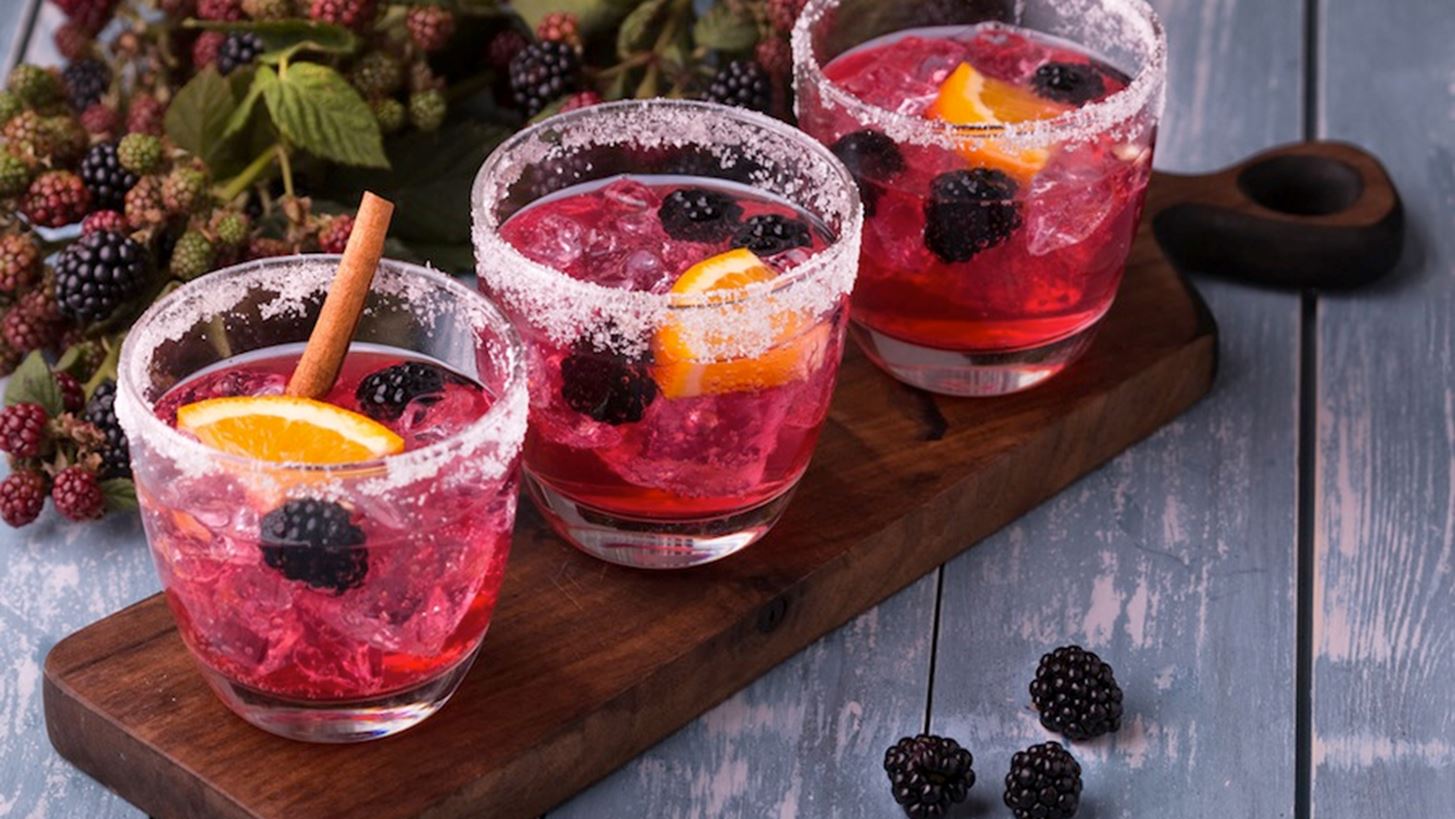 Party drinks: &#x3A4;&#x3C1;&#x3B5;&#x3B9;&#x3C2; &#x3C3;&#x3C5;&#x3BD;&#x3C4;&#x3B1;&#x3B3;&#x3AD;&#x3C2; &#x3C0;&#x3BF;&#x3C5; &#x3B8;&#x3B1; &#x3B5;&#x3BD;&#x3C4;&#x3C5;&#x3C0;&#x3C9;&#x3C3;&#x3B9;&#x3AC;&#x3C3;&#x3BF;&#x3C5;&#x3BD; &#x3C4;&#x3BF;&#x3C5;&#x3C2; &#x3BA;&#x3B1;&#x3BB;&#x3B5;&#x3C3;&#x3BC;&#x3AD;&#x3BD;&#x3BF;&#x3C5;&#x3C2; &#x3C3;&#x3BF;&#x3C5;