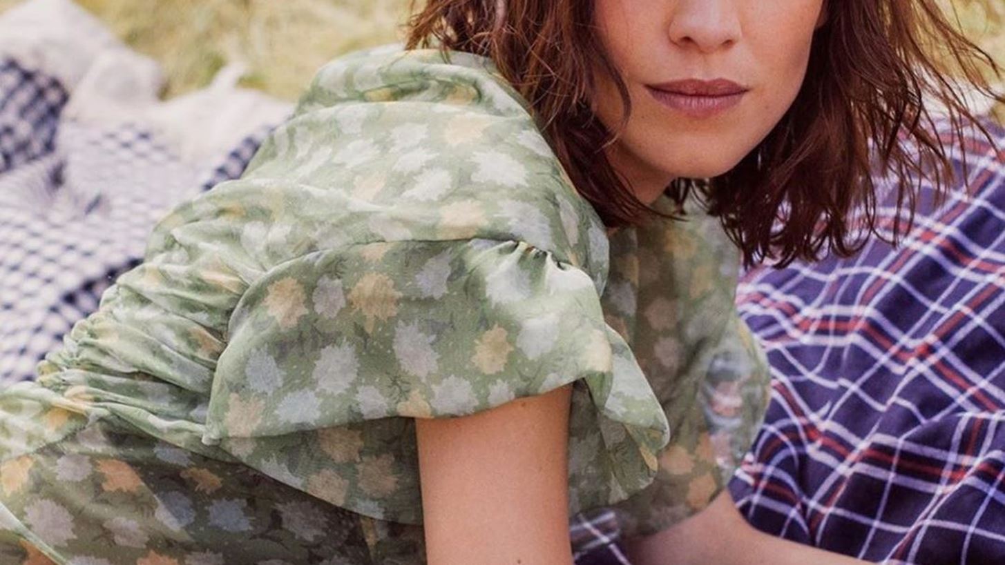 Alexa Chung | &#x3A4;&#x3BF; it girl &#x3AD;&#x3BA;&#x3BF;&#x3C8;&#x3B5; &#x3BC;&#x3CC;&#x3BD;o &#x3C4;&#x3BF;&#x3C5; &#x3C4;&#x3B1; &#x3BC;&#x3B1;&#x3BB;&#x3BB;&#x3B9;&#x3AC; &#x3C4;&#x3BF;&#x3C5; &#x3BA;&#x3B1;&#x3B9; &#x3B1;&#x3C5;&#x3C4;&#x3CC; &#x3B5;&#x3AF;&#x3BD;&#x3B1;&#x3B9; &#x3C4;&#x3BF; &#x3B1;&#x3C0;&#x3BF;&#x3C4;&#x3AD;&#x3BB;&#x3B5;&#x3C3;&#x3BC;&#x3B1;