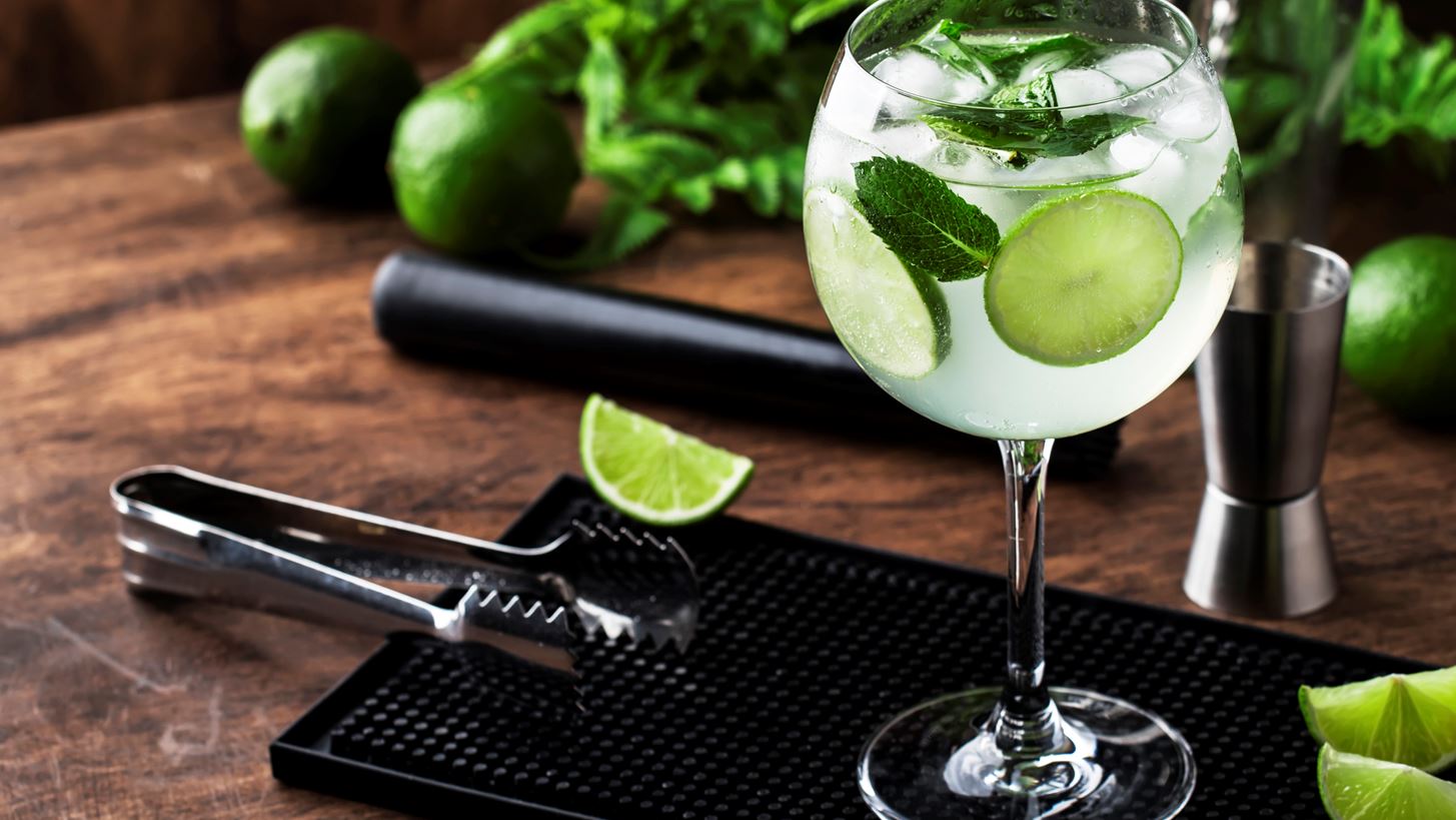 &#x39A;&#x3B1;&#x3BB;&#x3CD;&#x3C4;&#x3B5;&#x3C1;&#x3BF; gin tonic &#x3C3;&#x3B5; 4 &#x3B2;&#x3AE;&#x3BC;&#x3B1;&#x3C4;&#x3B1;