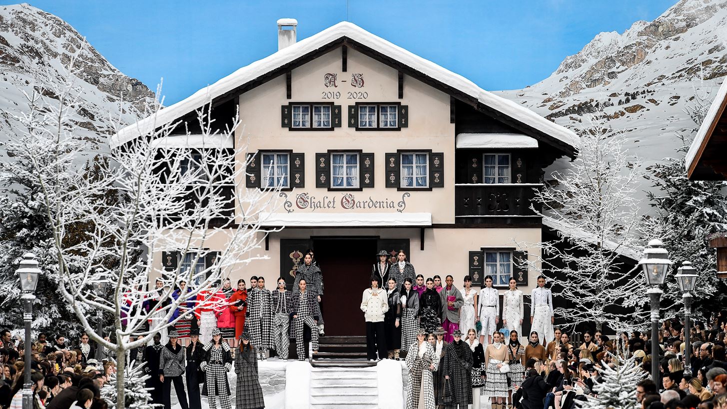 &#x397; &#x3C4;&#x3B5;&#x3BB;&#x3B5;&#x3C5;&#x3C4;&#x3B1;&#x3AF;&#x3B1; &#x3C3;&#x3C5;&#x3BB;&#x3BB;&#x3BF;&#x3B3;&#x3AE; &#x3C4;&#x3BF;&#x3C5; Karl Lagerfeld &#x3B3;&#x3B9;&#x3B1; &#x3C4;&#x3B7; Chanel &#x3BC;&#x3CC;&#x3BB;&#x3B9;&#x3C2; &#x3C0;&#x3B1;&#x3C1;&#x3BF;&#x3C5;&#x3C3;&#x3B9;&#x3AC;&#x3C3;&#x3C4;&#x3B7;&#x3BA;&#x3B5; &#x3C3;&#x3C4;&#x3BF; &#x3A0;&#x3B1;&#x3C1;&#x3AF;&#x3C3;&#x3B9;