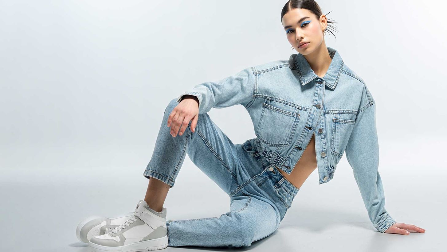 Denim lovers &#x3B5;&#x3AF;&#x3C3;&#x3C4;&#x3B5; &#x3AD;&#x3C4;&#x3BF;&#x3B9;&#x3BC;&#x3BF;&#x3B9;; &#x397; &#x3BD;&#x3AD;&#x3B1; &#x3C3;&#x3C5;&#x3BB;&#x3BB;&#x3BF;&#x3B3;&#x3AE; &#x3C4;&#x3B7;&#x3C2; Pink Woman &#x3B1;&#x3C6;&#x3B9;&#x3B5;&#x3C1;&#x3C9;&#x3BC;&#x3AD;&#x3BD;&#x3B7; &#x3C3;&#x3C4;&#x3BF; staple &#x3BA;&#x3AC;&#x3B8;&#x3B5; &#x3B3;&#x3BA;&#x3B1;&#x3C1;&#x3BD;&#x3C4;&#x3B1;&#x3C1;&#x3CC;&#x3BC;&#x3C0;&#x3B1;&#x3C2;
