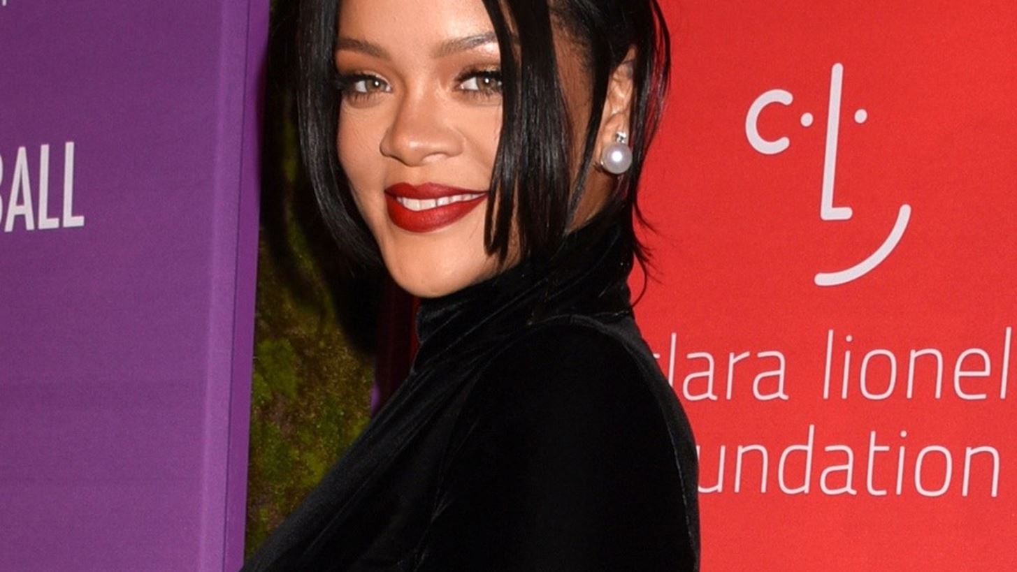 &#x397; Rihanna &#x3BC;&#x3B5; &#x3B1;&#x3C6;&#x3AD;&#x3BB;&#x3B5;&#x3B9;&#x3B5;&#x3C2;! &#x391;&#x3C6;&#x3BF;&#x3CD; &#x3C5;&#x3C0;&#x3AD;&#x3BA;&#x3C5;&#x3C8;&#x3B5; &#x3BA;&#x3B9; &#x3B1;&#x3C5;&#x3C4;&#x3AE;&#x2026;