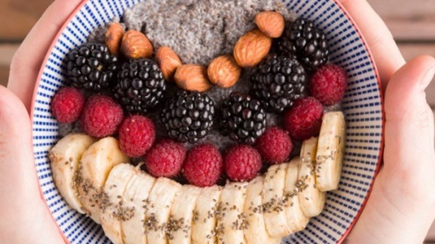 Smoothie και smoothie bowl: Ποιες είναι οι διαφορές τους και τι είναι καλύτερο;