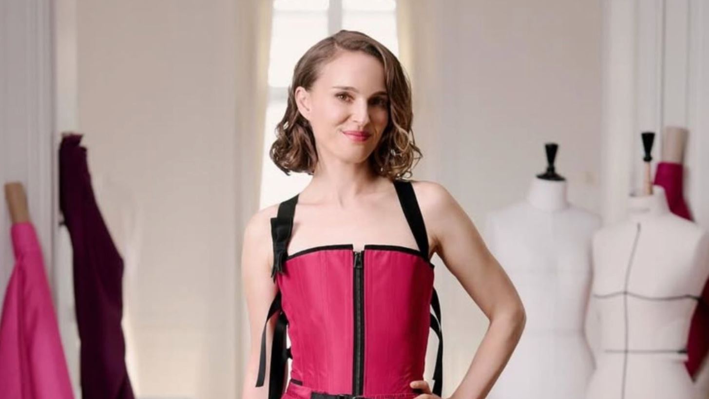 Natalie Portman | &#x3A4;&#x3BF; &#x3C1;&#x3BF;&#x3BC;&#x3B1;&#x3BD;&#x3C4;&#x3B9;&#x3BA;&#x3CC; beauty look &#x3C4;&#x3B7;&#x3C2; &#x3C3;&#x3C4;&#x3B7; &#x3BD;&#x3AD;&#x3B1; &#x3BA;&#x3B1;&#x3BC;&#x3C0;&#x3AC;&#x3BD;&#x3B9;&#x3B1; Miss Dior