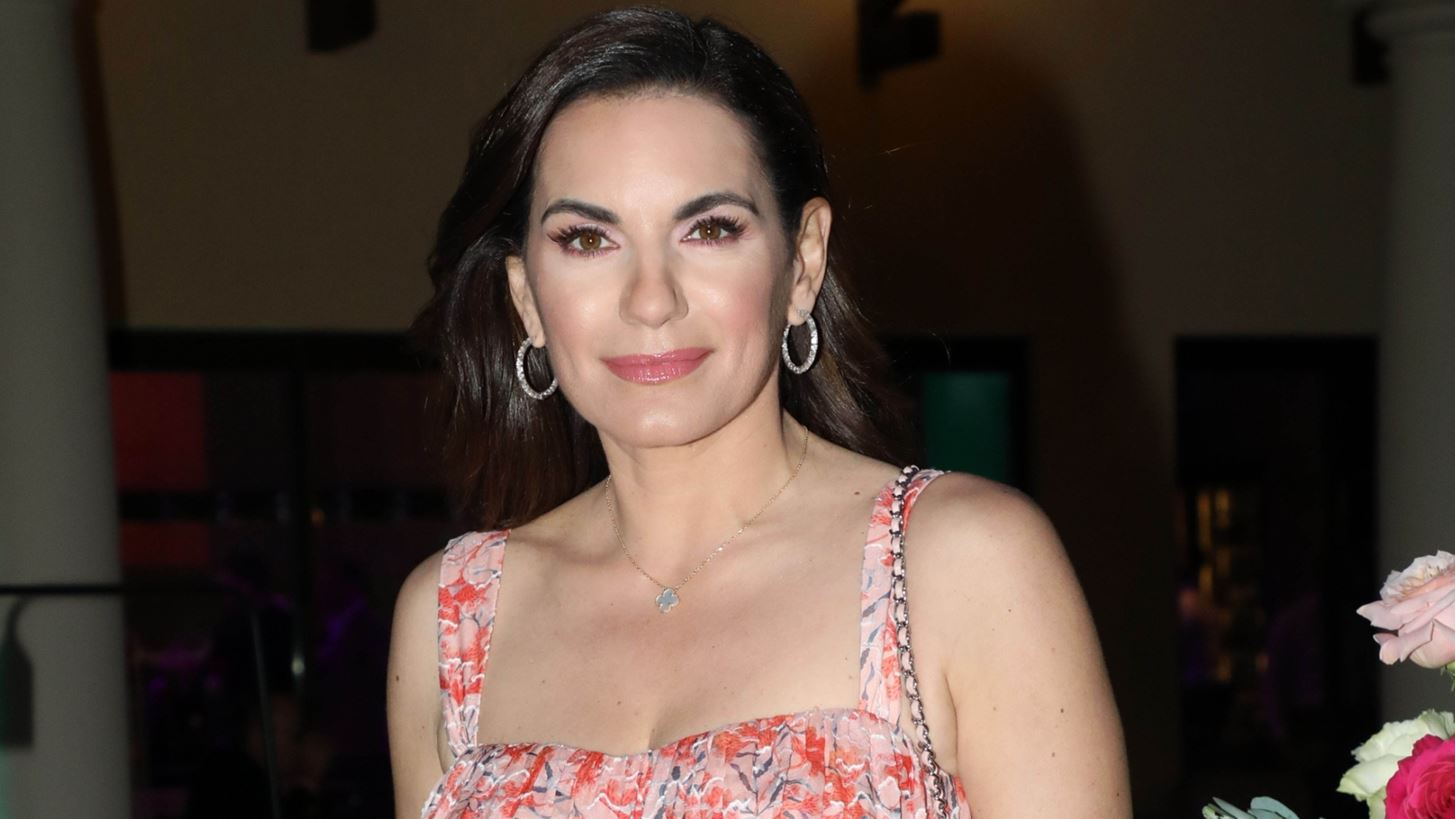 Η Όλγα Κεφαλογιάννη με το ιδανικό φόρεμα για τις βραδινές εξόδους αυτής της περιόδου