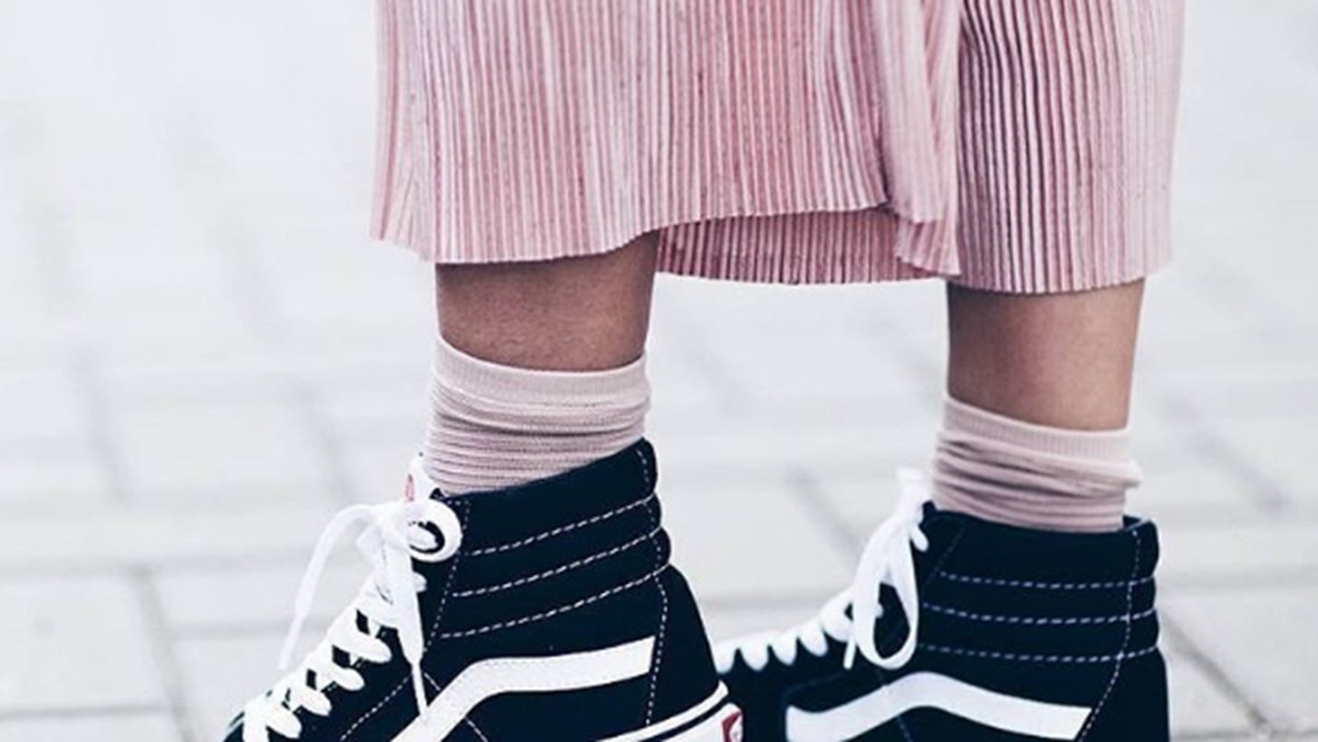 Μόδα Street Style02.02.2017 High top sneakers: Δες πώς θα συνδυάσεις τα sneakers μποτάκια