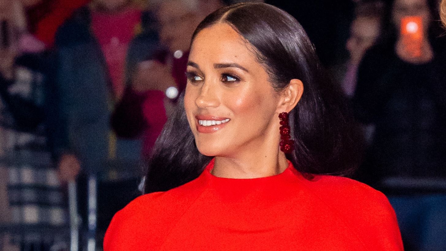 Meghan Markle | &#x3A4;&#x3BF; look &#x3C4;&#x3B7;&#x3C2; &#x3C0;&#x3BF;&#x3C5; &#x3BC;&#x3B1;&#x3C2; &#x3B8;&#x3CD;&#x3BC;&#x3B9;&#x3C3;&#x3B5; &#x3C4;&#x3BF; &#x3C0;&#x3CE;&#x3C2; &#x3BD;&#x3C4;&#x3C5;&#x3BD;&#x3CC;&#x3C4;&#x3B1;&#x3BD; &#x3C0;&#x3C1;&#x3B9;&#x3BD; &#x3B3;&#x3AF;&#x3BD;&#x3B5;&#x3B9; royal