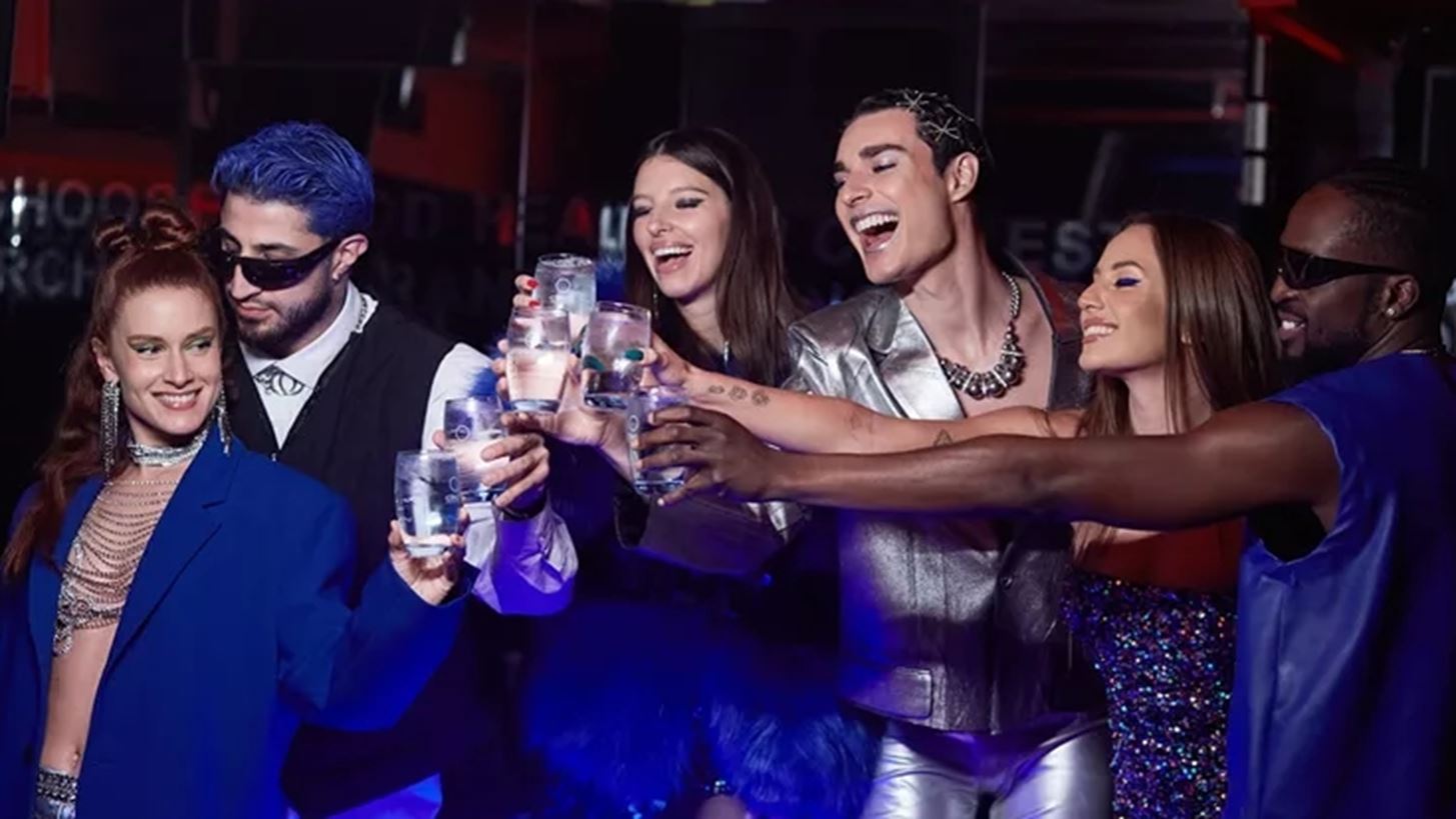 Festive in the city | &#x3A0;&#x3BF;&#x3B9;&#x3B1; &#x3B5;&#x3AF;&#x3BD;&#x3B1;&#x3B9; &#x3C4;&#x3B1; &#x3B5;&#x3AF;&#x3B4;&#x3B7; &#x3B4;&#x3B9;&#x3B1;&#x3C3;&#x3BA;&#x3AD;&#x3B4;&#x3B1;&#x3C3;&#x3B7;&#x3C2; &#x3C3;&#x3C4;&#x3B7;&#x3BD; &#x3C0;&#x3CC;&#x3BB;&#x3B7;;