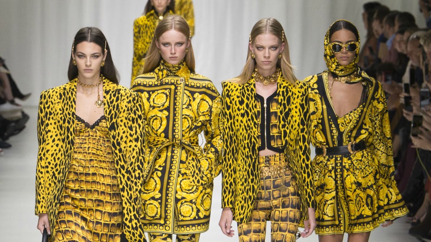 &#x39F; &#x3BF;&#x3AF;&#x3BA;&#x3BF;&#x3C2; Versace &#x3BA;&#x3B1;&#x3C4;&#x3B1;&#x3C1;&#x3B3;&#x3B5;&#x3AF; &#x3C4;&#x3B7; &#x3B3;&#x3BF;&#x3CD;&#x3BD;&#x3B1; &#x3B1;&#x3C0;&#x3CC; &#x3B5;&#x3C0;&#x3CC;&#x3BC;&#x3B5;&#x3BD;&#x3B5;&#x3C2; &#x3C4;&#x3B9;&#x3C2; &#x3C3;&#x3C5;&#x3BB;&#x3BB;&#x3BF;&#x3B3;&#x3AD;&#x3C2; &#x3C4;&#x3BF;&#x3C5;
