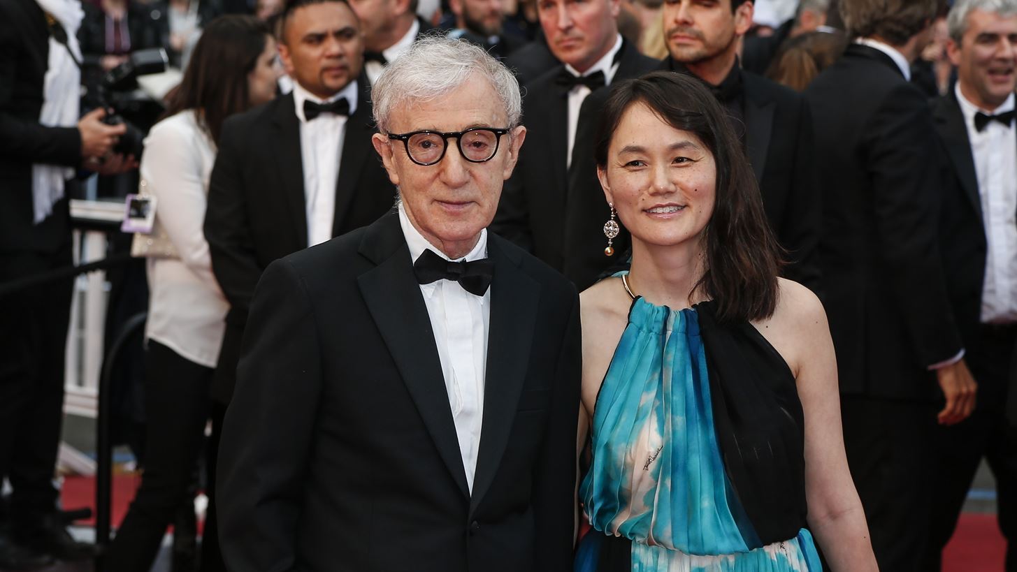 Soon-Yi Previn: &#x3A5;&#x3C0;&#x3BF;&#x3C3;&#x3C4;&#x3B7;&#x3C1;&#x3AF;&#x3B6;&#x3B5;&#x3B9; &#x3C4;&#x3BF;&#x3BD; &#x3C3;&#x3CD;&#x3B6;&#x3C5;&#x3B3;&#x3CC; &#x3C4;&#x3B7;&#x3C2; Woody Allen &#x3BA;&#x3B1;&#x3B9; &#x3BA;&#x3B1;&#x3C4;&#x3B7;&#x3B3;&#x3BF;&#x3C1;&#x3B5;&#x3AF; &#x3C4;&#x3B7; &#x3B8;&#x3B5;&#x3C4;&#x3AE; &#x3BC;&#x3B7;&#x3C4;&#x3AD;&#x3C1;&#x3B1; &#x3C4;&#x3B7;&#x3C2; &#x3B3;&#x3B9;&#x3B1; &#x3BA;&#x3B1;&#x3BA;&#x3BF;&#x3C0;&#x3BF;&#x3AF;&#x3B7;&#x3C3;&#x3B7;