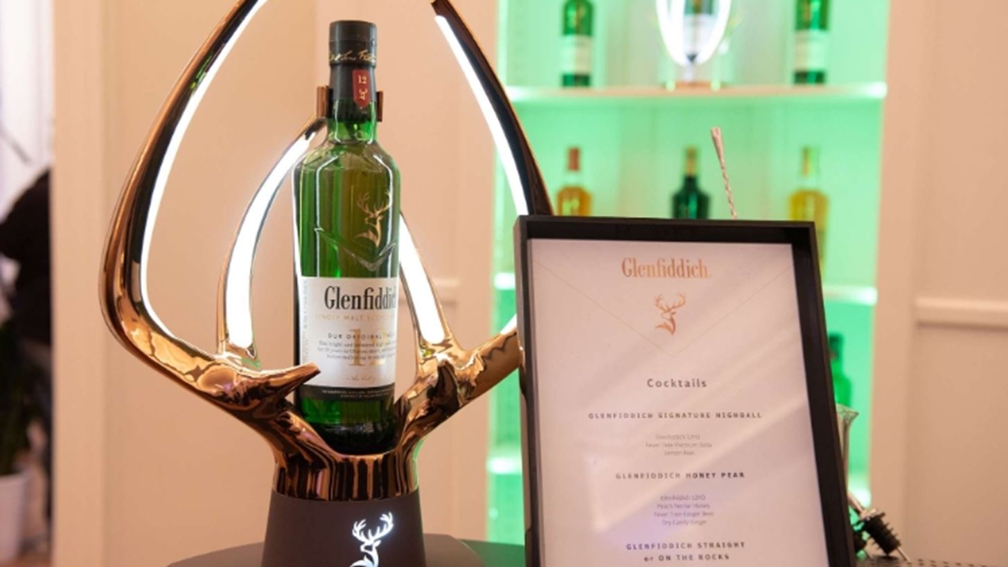 Glenfiddich Single Malt | &#x388;&#x3BD;&#x3B1; &#x3BE;&#x3B5;&#x3C7;&#x3C9;&#x3C1;&#x3B9;&#x3C3;&#x3C4;&#x3CC; &#x3BF;&#x3C5;&#x3AF;&#x3C3;&#x3BA;&#x3B9; &#x3B3;&#x3B9;&#x3B1; &#x3C4;&#x3BF; Esquire Townhouse Athens