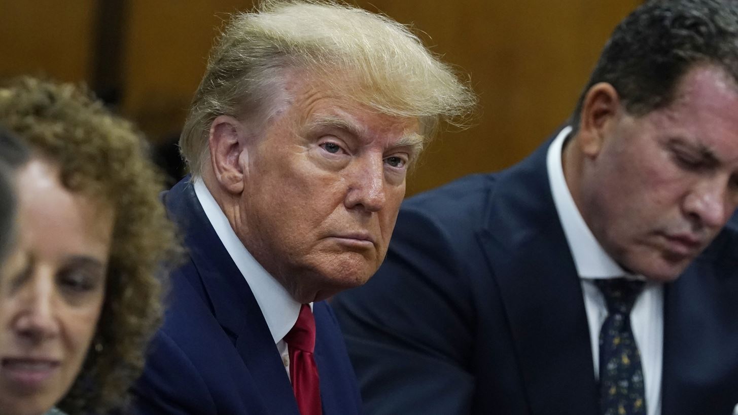 &#x38C;&#x3C4;&#x3B1;&#x3BD; &#x3BF; Donald Trump &quot;&#x3AD;&#x3C3;&#x3C4;&#x3B7;&#x3C3;&#x3B5;&quot; &#x3C4;&#x3B7; &#x3B2;&#x3B1;&#x3C3;&#x3AF;&#x3BB;&#x3B9;&#x3C3;&#x3C3;&#x3B1; &#x395;&#x3BB;&#x3B9;&#x3C3;&#x3AC;&#x3B2;&#x3B5;&#x3C4; 12 &#x3BF;&#x3BB;&#x3CC;&#x3BA;&#x3BB;&#x3B7;&#x3C1;&#x3B1; &#x3BB;&#x3B5;&#x3C0;&#x3C4;&#x3AC;