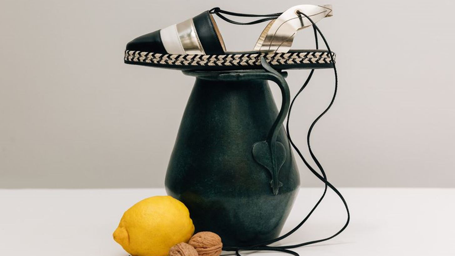 Cycladic Forms: &#x3A4;&#x3BF; &#x3C0;&#x3B9;&#x3BF; &#x3B5;&#x3BD;&#x3B4;&#x3B9;&#x3B1;&#x3C6;&#x3AD;&#x3C1;&#x3BF;&#x3BD; fashion project &#x3C0;&#x3B1;&#x3C1;&#x3BF;&#x3C5;&#x3C3;&#x3B9;&#x3AC;&#x3B6;&#x3B5;&#x3C4;&#x3B1;&#x3B9; &#x3C3;&#x3C4;&#x3BF; &#x39C;&#x3BF;&#x3C5;&#x3C3;&#x3B5;&#x3AF;&#x3BF; &#x39A;&#x3C5;&#x3BA;&#x3BB;&#x3B1;&#x3B4;&#x3B9;&#x3BA;&#x3AE;&#x3C2; &#x3A4;&#x3AD;&#x3C7;&#x3BD;&#x3B7;&#x3C2;