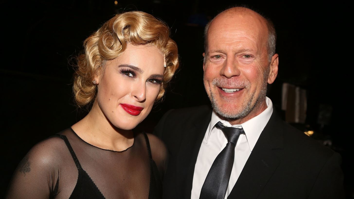 Rumer Willis | &#x391;&#x3BD;&#x3B5;&#x3B2;&#x3AC;&#x3B6;&#x3B5;&#x3B9; &#x3C6;&#x3C9;&#x3C4;&#x3BF;&#x3B3;&#x3C1;&#x3B1;&#x3C6;&#x3AF;&#x3B5;&#x3C2; &#x3BC;&#x3B5; &#x3C4;&#x3B7;&#x3BD; &#x3BA;&#x3CC;&#x3C1;&#x3B7; &#x3C4;&#x3B7;&#x3C2;, Louetta &#x3BA;&#x3B1;&#x3B9; &#x3CC;&#x3BB;&#x3BF;&#x3B9; &#x3C0;&#x3C1;&#x3BF;&#x3C3;&#x3AD;&#x3C7;&#x3BF;&#x3C5;&#x3BD; &#x3C4;&#x3BF; &#x3AF;&#x3B4;&#x3B9;&#x3BF; &#x3C0;&#x3C1;&#x3AC;&#x3B3;&#x3BC;&#x3B1;