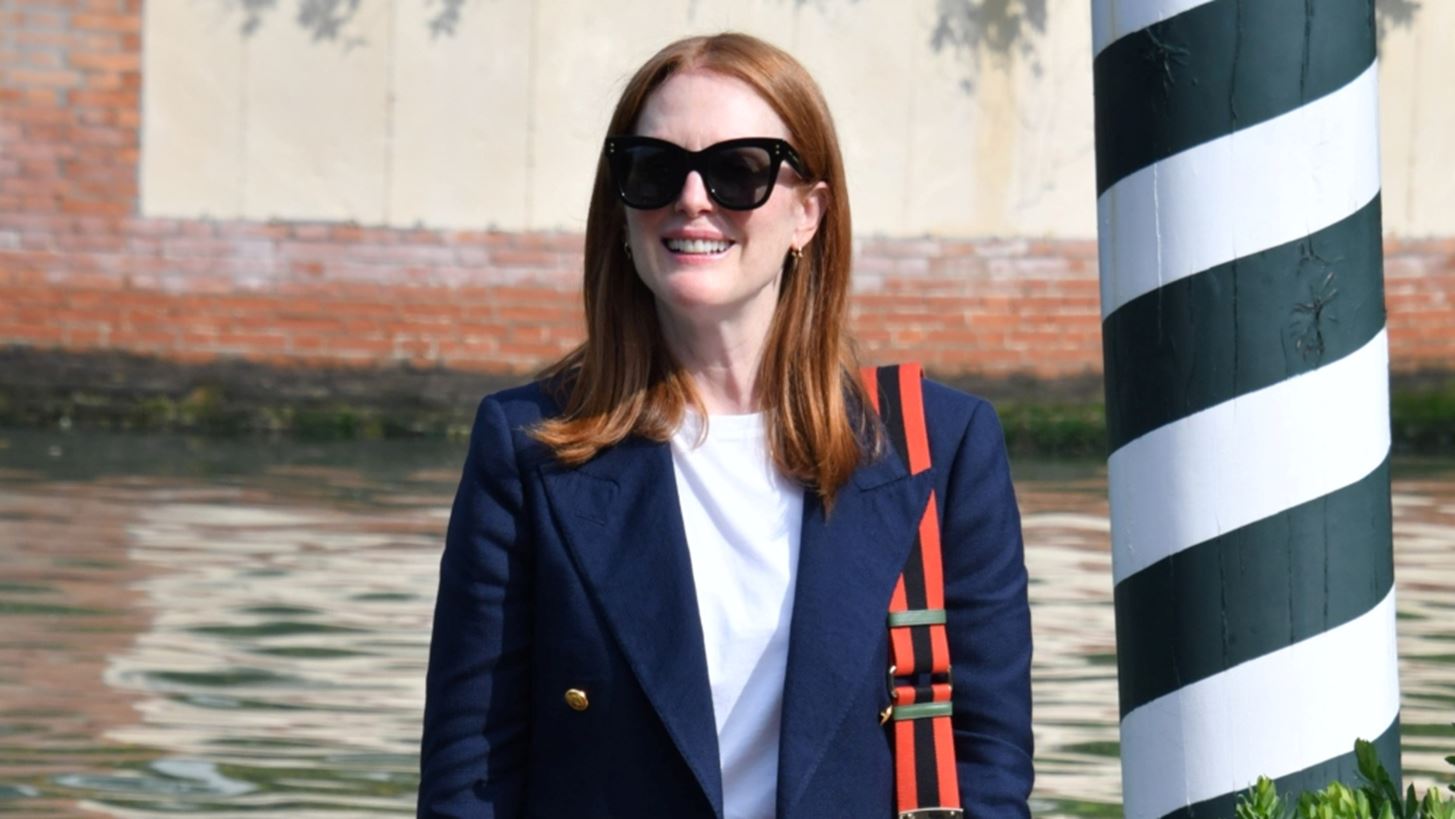 &#x3A6;&#x3B5;&#x3C3;&#x3C4;&#x3B9;&#x3B2;&#x3AC;&#x3BB; &#x392;&#x3B5;&#x3BD;&#x3B5;&#x3C4;&#x3AF;&#x3B1;&#x3C2; | &#x397; Julianne Moore &#x3BC;&#x3B5; &#x3C4;&#x3BF; look &#x3C0;&#x3BF;&#x3C5; &#x3B1;&#x3BE;&#x3AF;&#x3B6;&#x3B5;&#x3B9; &#x3BD;&#x3B1; &#x3B1;&#x3BD;&#x3C4;&#x3B9;&#x3B3;&#x3C1;&#x3AC;&#x3C8;&#x3B5;&#x3B9;&#x3C2; &#x3C4;&#x3BF; &#x3C6;&#x3B8;&#x3B9;&#x3BD;&#x3CC;&#x3C0;&#x3C9;&#x3C1;&#x3BF;