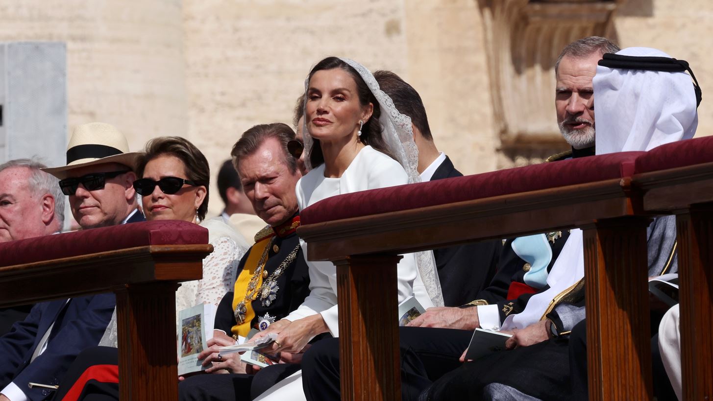 &#x39F;&#x3B9; royals &#x3BA;&#x3B1;&#x3B9; &#x3BF;&#x3B9; &#x3B5;&#x3C0;&#x3AF;&#x3C3;&#x3B7;&#x3BC;&#x3BF;&#x3B9; &#x3C0;&#x3BF;&#x3C5; &#x3B2;&#x3C1;&#x3AD;&#x3B8;&#x3B7;&#x3BA;&#x3B1;&#x3BD; &#x3C3;&#x3C4;&#x3B7;&#x3BD; &#x3B5;&#x3BD;&#x3B8;&#x3C1;&#x3CC;&#x3BD;&#x3B9;&#x3C3;&#x3B7; &#x3C4;&#x3BF;&#x3C5; &#x3A0;&#x3AC;&#x3C0;&#x3B1; &#x39B;&#x3AD;&#x3BF;&#x3BD;&#x3C4;&#x3B1; &#x3C3;&#x3C4;&#x3BF; &#x392;&#x3B1;&#x3C4;&#x3B9;&#x3BA;&#x3B1;&#x3BD;&#x3CC;