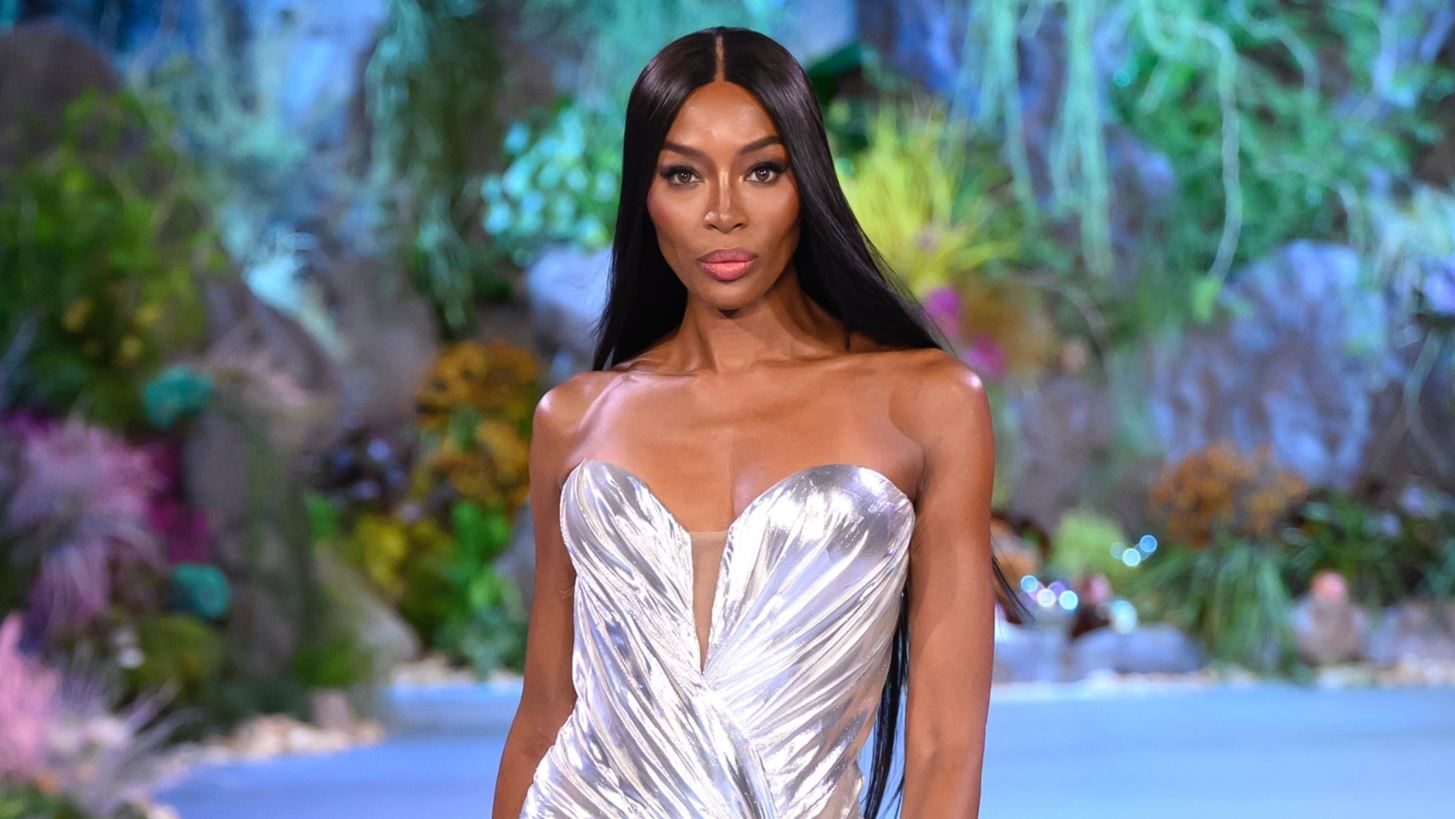 Naomi Campbell | &#x398;&#x3C5;&#x3BC;&#x3AC;&#x3C4;&#x3B1;&#x3B9; &#x3C4;&#x3B7; &#x3C3;&#x3C4;&#x3B9;&#x3B3;&#x3BC;&#x3AE; &#x3C0;&#x3BF;&#x3C5; &#x3BC;&#x3B5;&#x3C4;&#x3AD;&#x3C6;&#x3B5;&#x3C1;&#x3B5; &#x3C4;&#x3B7;&#x3BD; &#x39F;&#x3BB;&#x3C5;&#x3BC;&#x3C0;&#x3B9;&#x3B1;&#x3BA;&#x3AE; &#x3A6;&#x3BB;&#x3CC;&#x3B3;&#x3B1; &#x3C3;&#x3C4;&#x3BF;&#x3C5;&#x3C2; &#x39F;&#x3BB;&#x3C5;&#x3BC;&#x3C0;&#x3B9;&#x3B1;&#x3BA;&#x3BF;&#x3CD;&#x3C2; &#x391;&#x3B3;&#x3CE;&#x3BD;&#x3B5;&#x3C2; &#x3C4;&#x3B7;&#x3C2; &#x391;&#x3B8;&#x3AE;&#x3BD;&#x3B1;&#x3C2; (&#x3C6;&#x3C9;&#x3C4;&#x3BF;)