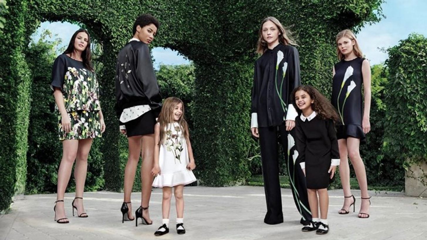 H Victoria Beckham &#x3C7;&#x3C1;&#x3B7;&#x3C3;&#x3B9;&#x3BC;&#x3BF;&#x3C0;&#x3BF;&#x3B9;&#x3B5;&#x3AF; &#x3C4;&#x3C1;&#x3B1;&#x3B3;&#x3BF;&#x3CD;&#x3B4;&#x3B9; &#x3C4;&#x3C9;&#x3BD; Spice Girls &#x3B3;&#x3B9;&#x3B1; &#x3C4;&#x3B7; &#x3BD;&#x3AD;&#x3B1; &#x3BA;&#x3BF;&#x3BB;&#x3B5;&#x3BE;&#x3B9;&#x3CC;&#x3BD; &#x3C4;&#x3B7;&#x3C2;