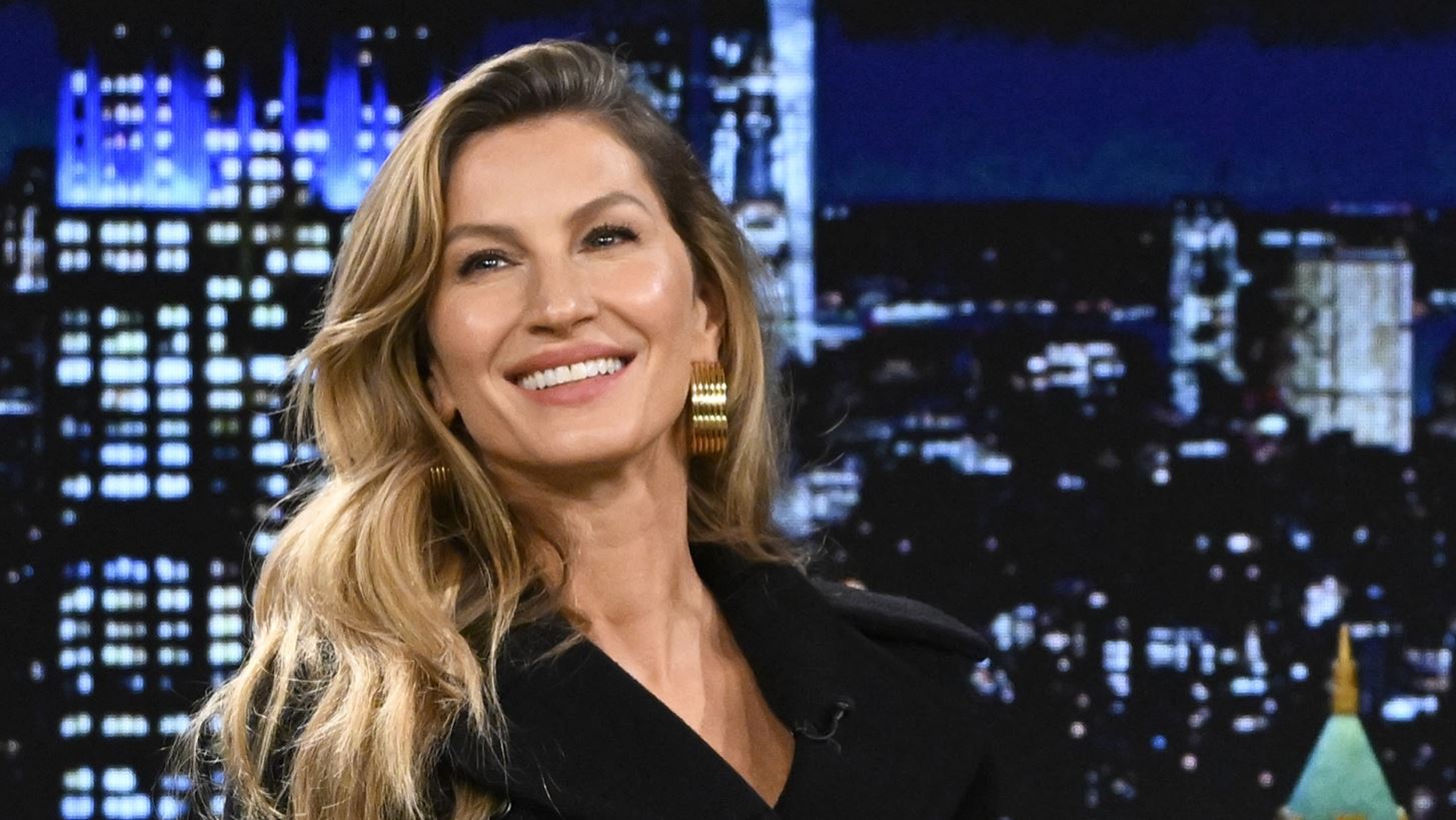Gisele Bundchen | &#x38C;&#x3C4;&#x3B1;&#x3BD; &#x3C0;&#x3B5;&#x3C1;&#x3C0;&#x3AC;&#x3C4;&#x3B7;&#x3C3;&#x3B5; &#x3C3;&#x3C4;&#x3B7;&#x3BD; &#x3C0;&#x3B1;&#x3C3;&#x3B1;&#x3C1;&#x3AD;&#x3BB;&#x3B1; &#x3BC;&#x3B5; &#x3C3;&#x3C0;&#x3B1;&#x3C3;&#x3BC;&#x3AD;&#x3BD;&#x3B1; &#x3B3;&#x3C5;&#x3B1;&#x3BB;&#x3B9;&#x3AC; &#x3BC;&#x3AD;&#x3C3;&#x3B1; &#x3C3;&#x3C4;&#x3B1; &#x3C0;&#x3B1;&#x3C0;&#x3BF;&#x3CD;&#x3C4;&#x3C3;&#x3B9;&#x3B1; &#x3C4;&#x3B7;&#x3C2;