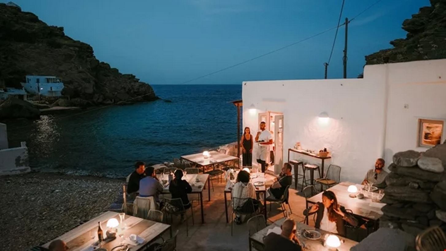 H Cantina &#x3C4;&#x3B7;&#x3C2; &#x3A3;&#x3AF;&#x3C6;&#x3BD;&#x3BF;&#x3C5; &#x3C3;&#x3B5;&#x3C1;&#x3B2;&#x3AF;&#x3C1;&#x3B5;&#x3B9; &#x3B3;&#x3B9;&#x3B1; &#x3AD;&#x3BD;&#x3B1; &#x3B2;&#x3C1;&#x3AC;&#x3B4;&#x3C5; &#x3C3;&#x3C4;&#x3B7;&#x3BD; &#x391;&#x3B8;&#x3AE;&#x3BD;&#x3B1;