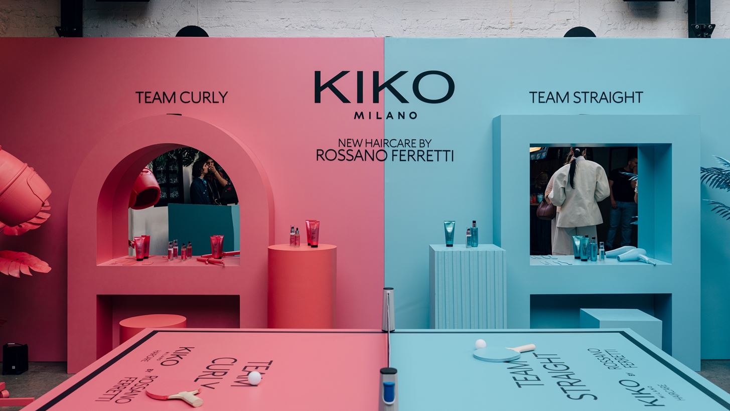 Curly vs. Straight | H KIKO MILANO &#x3C0;&#x3B1;&#x3C1;&#x3BF;&#x3C5;&#x3C3;&#x3AF;&#x3B1;&#x3C3;&#x3B5; &#x3C4;&#x3B9;&#x3C2; &#x3C3;&#x3B5;&#x3B9;&#x3C1;&#x3AD;&#x3C2; Haircare by Rossano Ferretti &#x3BC;&#x3B5; &#x3AD;&#x3BD;&#x3B1; &#x3BC;&#x3BF;&#x3BD;&#x3B1;&#x3B4;&#x3B9;&#x3BA;&#x3CC; beauty event
