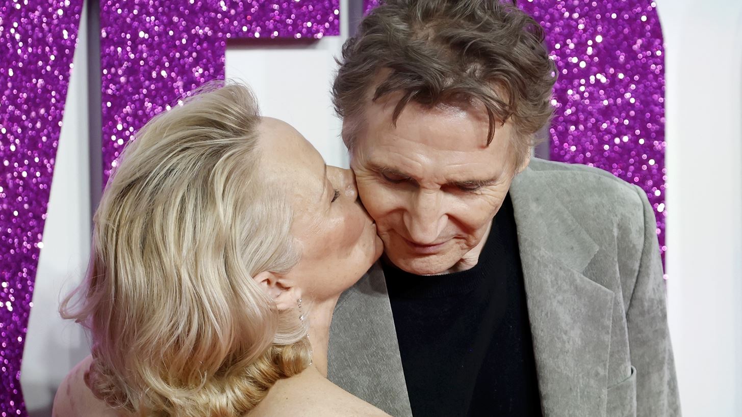 &#x3A4;&#x3BF; &#x3C3;&#x3C7;&#x3CC;&#x3BB;&#x3B9;&#x3BF; &#x3C4;&#x3BF;&#x3C5; &#x3B3;&#x3B9;&#x3BF;&#x3C5; &#x3C4;&#x3BF;&#x3C5; Liam Neeson &#x3B3;&#x3B9;&#x3B1; &#x3C4;&#x3B7; &#x3C3;&#x3C7;&#x3AD;&#x3C3;&#x3B7; &#x3C4;&#x3BF;&#x3C5; &#x3B7;&#x3B8;&#x3BF;&#x3C0;&#x3BF;&#x3B9;&#x3BF;&#x3CD; &#x3BC;&#x3B5; &#x3C4;&#x3B7; Pamela Anderson