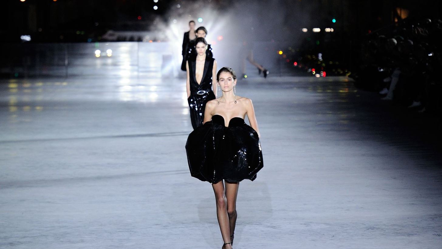 Dior, Saint Laurent S/S &#x27;18 | &#x3A4;&#x3BF; &#x3B9;&#x3B4;&#x3B1;&#x3BD;&#x3B9;&#x3BA;&#x3CC; &#x3BE;&#x3B5;&#x3BA;&#x3AF;&#x3BD;&#x3B7;&#x3BC;&#x3B1; &#x3C4;&#x3B7;&#x3C2; &#x395;&#x3B2;&#x3B4;&#x3BF;&#x3BC;&#x3AC;&#x3B4;&#x3B1;&#x3C2; &#x39C;&#x3CC;&#x3B4;&#x3B1;&#x3C2; &#x3C4;&#x3BF;&#x3C5; &#x3A0;&#x3B1;&#x3C1;&#x3B9;&#x3C3;&#x3B9;&#x3BF;&#x3CD;