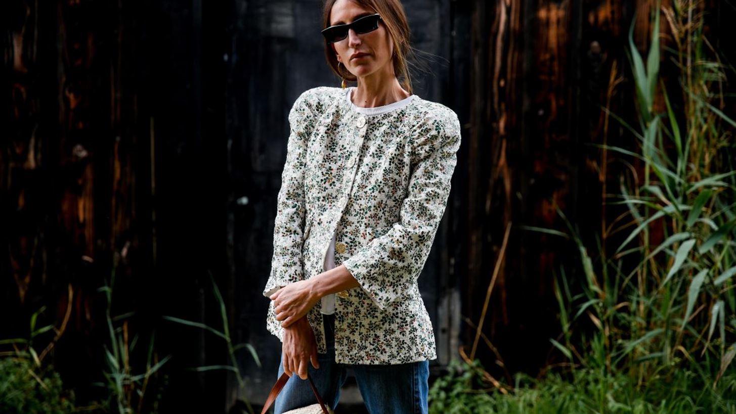 Αυτά είναι τώρα τα πιο stylish sneakers που φοράνε όλες