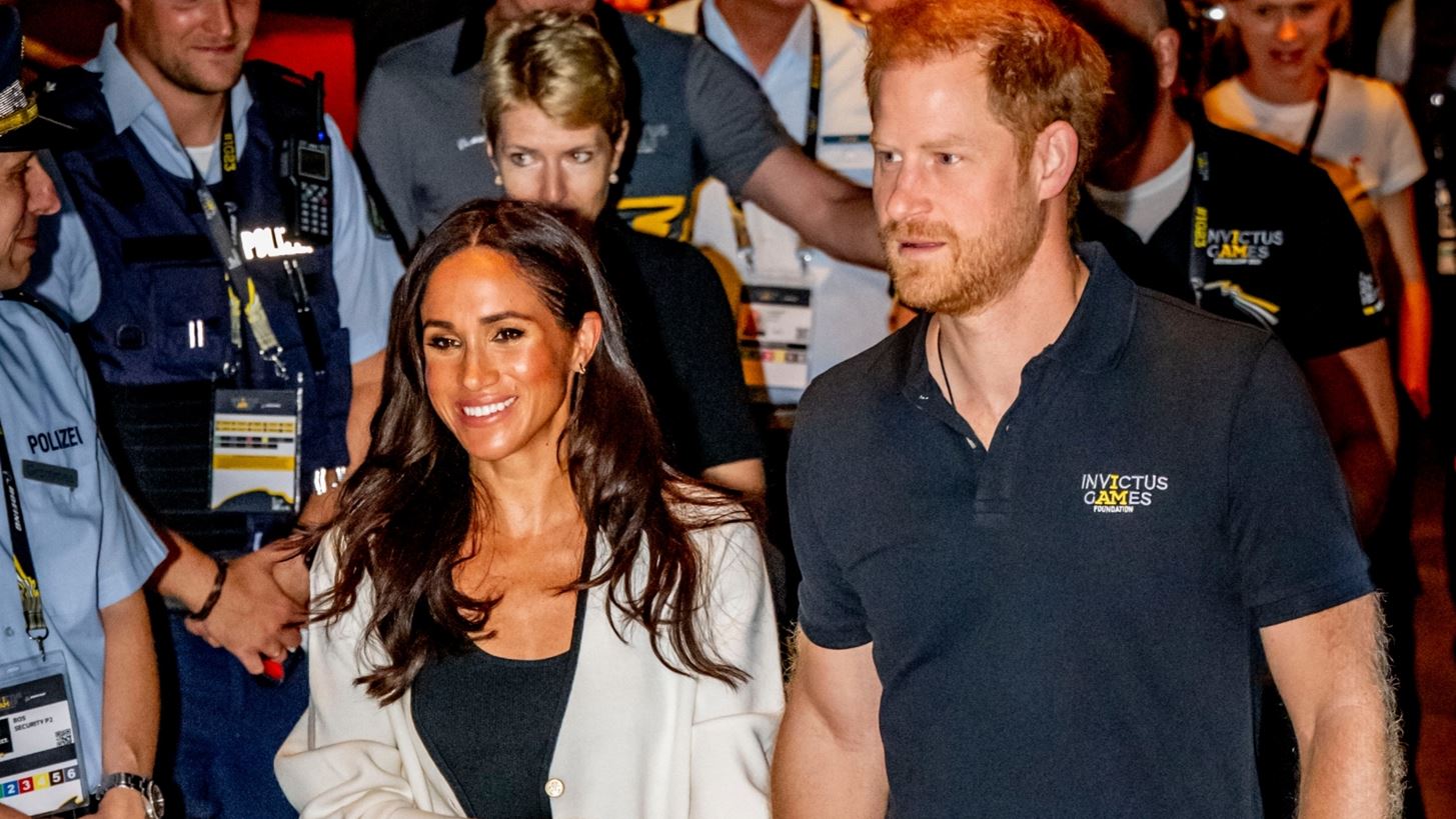 Meghan Markle | &#x39F;&#x3B9; &#x3B4;&#x3B5;&#x3CD;&#x3C4;&#x3B5;&#x3C1;&#x3B5;&#x3C2; &#x3C3;&#x3BA;&#x3AD;&#x3C8;&#x3B5;&#x3B9;&#x3C2; &#x3C4;&#x3BF;&#x3C5; &#x3C0;&#x3C1;&#x3AF;&#x3B3;&#x3BA;&#x3B9;&#x3C0;&#x3B1; Harry &#x3C0;&#x3BF;&#x3C5; &#x3C4;&#x3B7;&#x3BD; &#x3C0;&#x3C1;&#x3BF;&#x3B2;&#x3BB;&#x3B7;&#x3BC;&#x3B1;&#x3C4;&#x3AF;&#x3B6;&#x3BF;&#x3C5;&#x3BD;