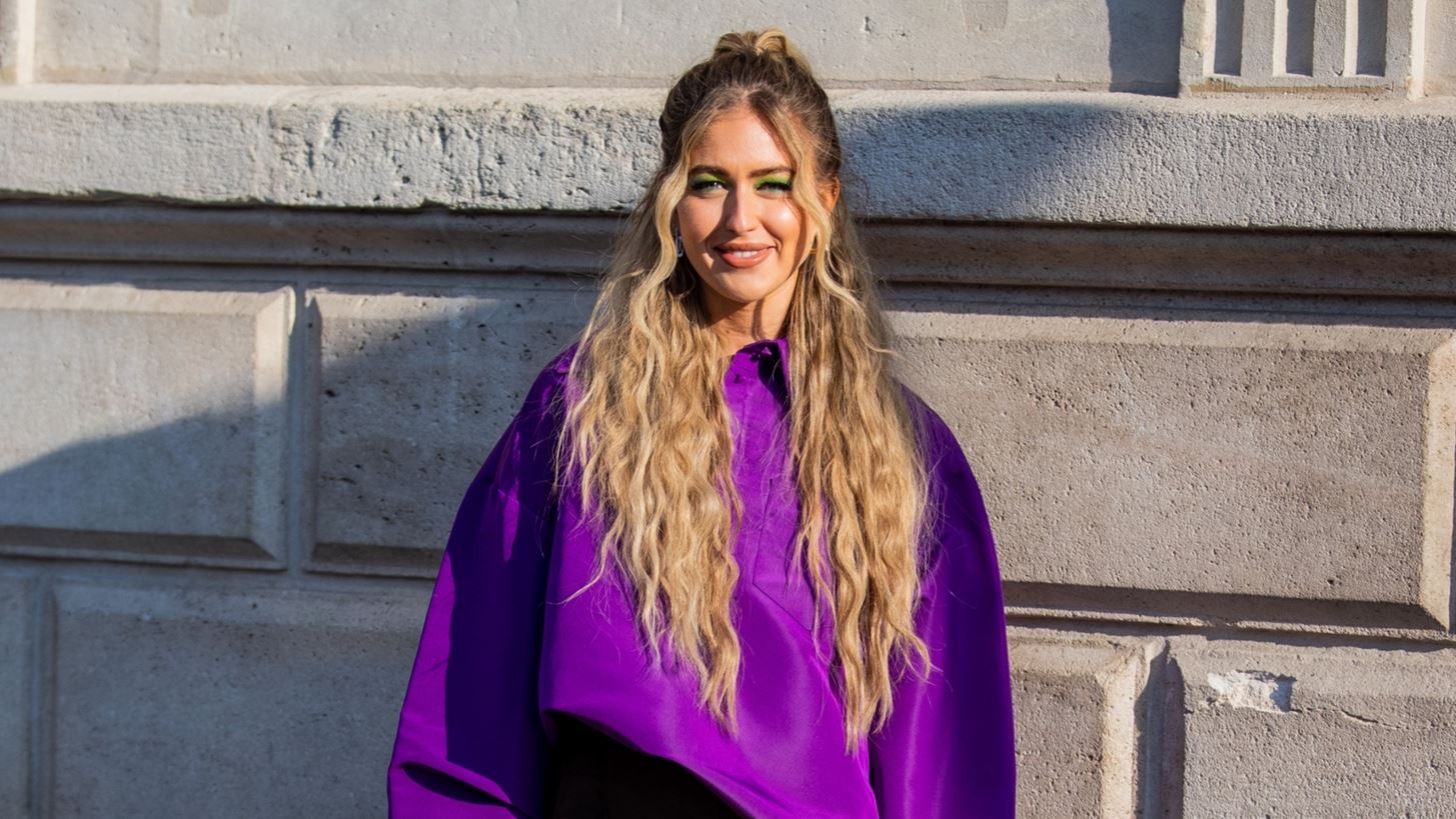 Πώς θα φορέσεις με στιλ τα σατέν σορτς φέτος το καλοκαίρι