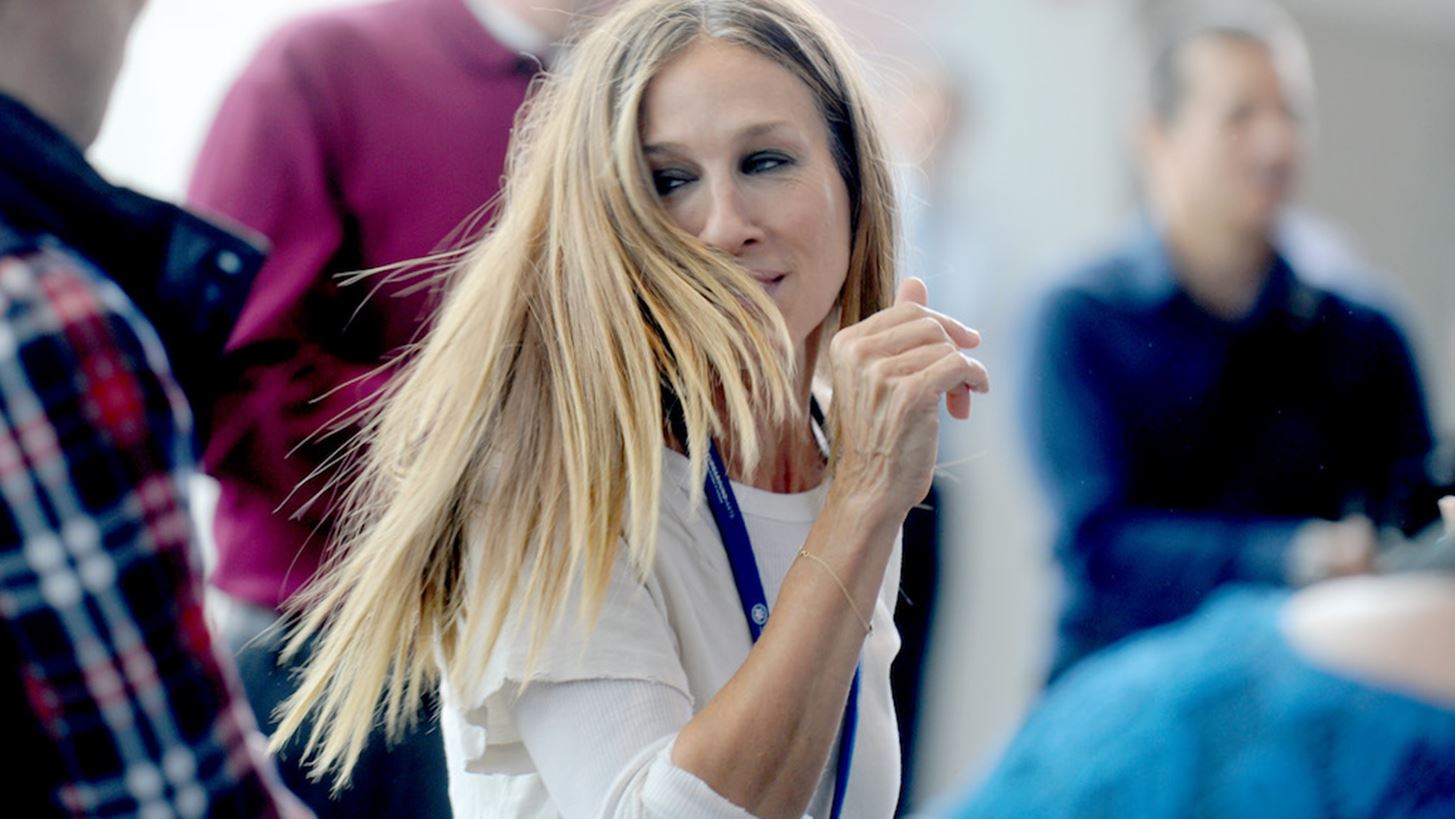 H Sarah Jessica Parker &#x3C4;&#x3CC;&#x3BB;&#x3BC;&#x3B7;&#x3C3;&#x3B5; &#x3BE;&#x3B1;&#x3BD;&#x3AC; &#x3C4;&#x3BF; lob &#x3C3;&#x3C4;&#x3B1; &#x3BC;&#x3B1;&#x3BB;&#x3BB;&#x3B9;&#x3AC; &#x3BA;&#x3B1;&#x3B9; &#x3C4;&#x3B7;&#x3C2; &#x3C0;&#x3AC;&#x3B5;&#x3B9; &#x3C0;&#x3BF;&#x3BB;&#x3CD;