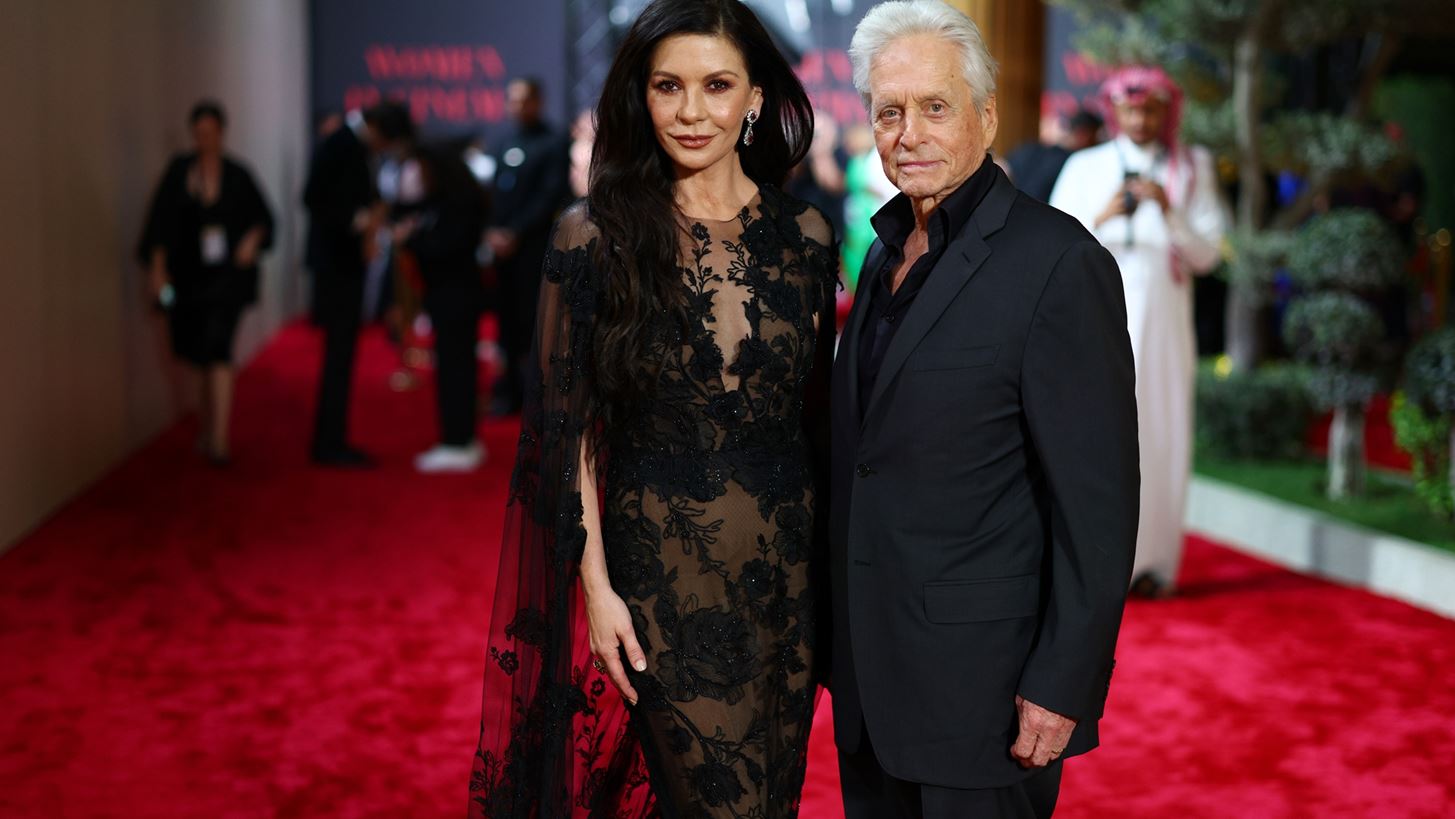 Catherine Zeta-Jones | &quot;&#x39A;&#x3B1;&#x3BD;&#x3B5;&#x3AF;&#x3C2; &#x3B4;&#x3B5;&#x3BD; &#x3C0;&#x3AF;&#x3C3;&#x3C4;&#x3B5;&#x3C5;&#x3B5; &#x3CC;&#x3C4;&#x3B9; &#x3BF; &#x3B3;&#x3AC;&#x3BC;&#x3BF;&#x3C2; &#x3BC;&#x3B1;&#x3C2; &#x3BC;&#x3B5; &#x3C4;&#x3BF;&#x3BD; Michael Douglas &#x3B8;&#x3B1; &#x3BA;&#x3C1;&#x3B1;&#x3C4;&#x3AE;&#x3C3;&#x3B5;&#x3B9;&quot;