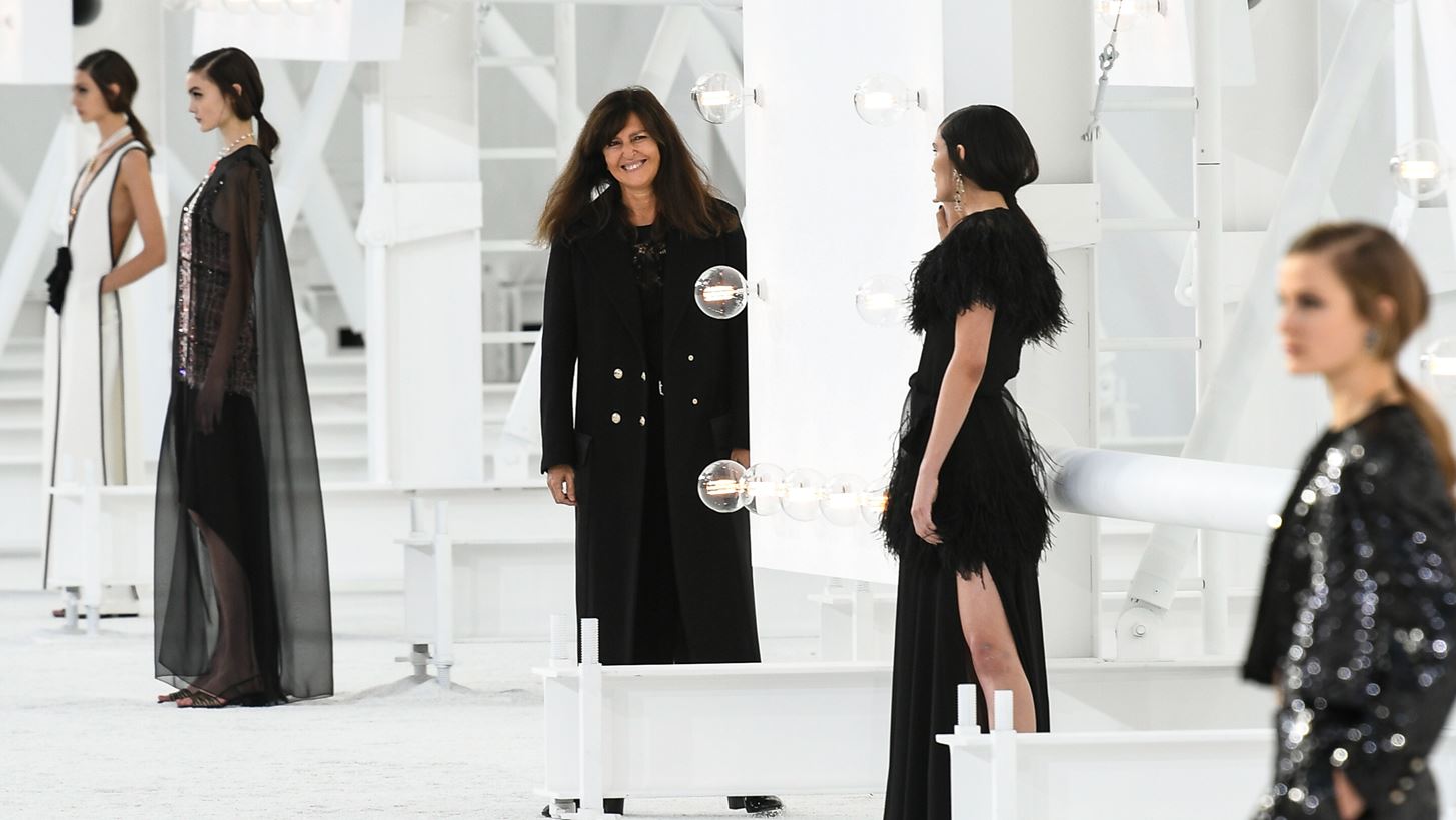 &#x39F; &#x3BF;&#x3AF;&#x3BA;&#x3BF;&#x3C2; Chanel &#x3BA;&#x3C5;&#x3BA;&#x3BB;&#x3BF;&#x3C6;&#x3BF;&#x3C1;&#x3B5;&#x3AF; &#x3C4;&#x3BF; &#x3C0;&#x3C1;&#x3CE;&#x3C4;&#x3BF; podcast &#x3C0;&#x3BF;&#x3C5; &#x3B5;&#x3C3;&#x3C4;&#x3B9;&#x3AC;&#x3B6;&#x3B5;&#x3B9; &#x3C3;&#x3C4;&#x3BF;&#x3BD; &#x3C0;&#x3BF;&#x3BB;&#x3B9;&#x3C4;&#x3B9;&#x3C3;&#x3BC;&#x3CC;