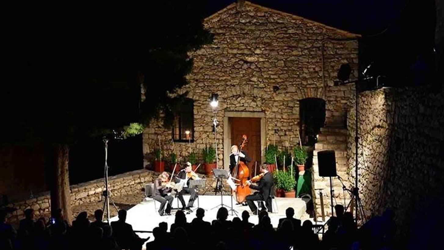 33ο Φεστιβάλ Ναυπλίου | Το πρόγραμμα με μουσικές εκδηλώσεις που θα φιλοξενηθούν σε εμβληματικά σημεία της πόλης