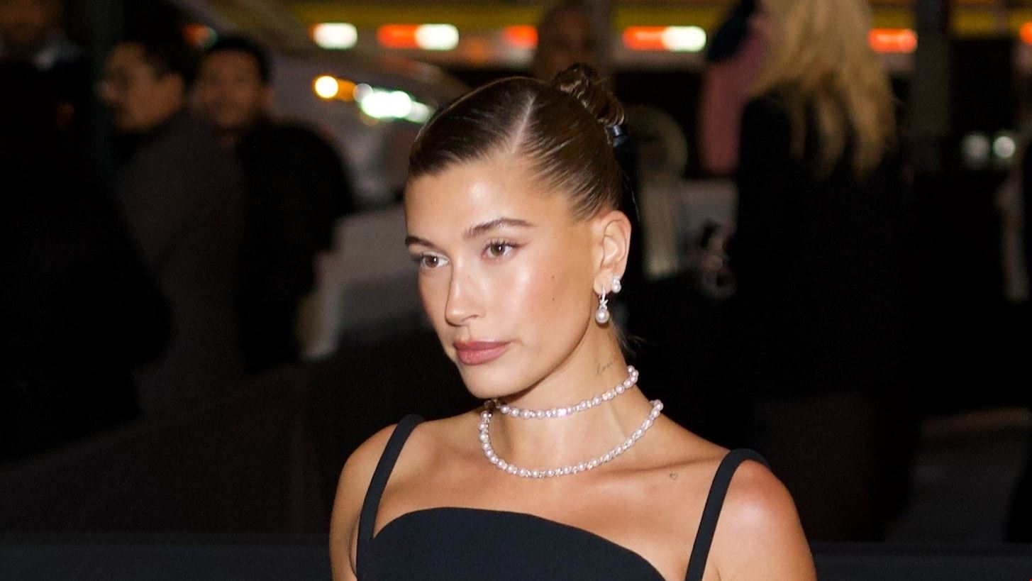 H Hailey Bieber &#x3B1;&#x3C0;&#x3BF;&#x3BA;&#x3B1;&#x3BB;&#x3CD;&#x3C0;&#x3C4;&#x3B5;&#x3B9; &#x3CC;&#x3C4;&#x3B9; &#x3C0;&#x3AC;&#x3C3;&#x3C7;&#x3B5;&#x3B9; &#x3B1;&#x3C0;&#x3CC; &#x3C0;&#x3B5;&#x3C1;&#x3B9;&#x3C3;&#x3C4;&#x3BF;&#x3BC;&#x3B1;&#x3C4;&#x3B9;&#x3BA;&#x3AE; &#x3B4;&#x3B5;&#x3C1;&#x3BC;&#x3B1;&#x3C4;&#x3AF;&#x3C4;&#x3B9;&#x3B4;&#x3B1; | &#x3A4;&#x3B9; &#x3B5;&#x3AF;&#x3BD;&#x3B1;&#x3B9; &#x3BA;&#x3B1;&#x3B9; &#x3C0;&#x3CE;&#x3C2; &#x3C4;&#x3B7;&#x3BD; &#x3B1;&#x3BD;&#x3C4;&#x3B9;&#x3BC;&#x3B5;&#x3C4;&#x3C9;&#x3C0;&#x3AF;&#x3B6;&#x3B5;&#x3B9;