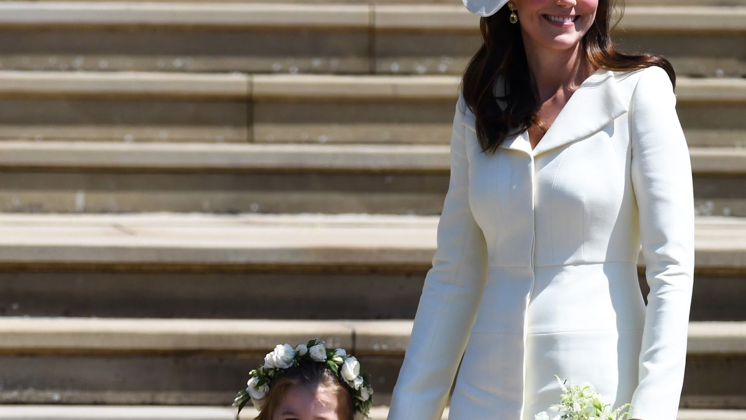 Kate Middleton: &#x391;&#x3C0;&#x3BF;&#x3BA;&#x3B1;&#x3BB;&#x3CD;&#x3C0;&#x3C4;&#x3B5;&#x3B9; &#x3C0;&#x3BF;&#x3B9;&#x3B5;&#x3C2; &#x3B5;&#x3AF;&#x3BD;&#x3B1;&#x3B9; &#x3BF;&#x3B9; &#x3C3;&#x3C4;&#x3B9;&#x3B3;&#x3BC;&#x3AD;&#x3C2; &#x3C0;&#x3BF;&#x3C5; &#x3B1;&#x3C0;&#x3BF;&#x3BB;&#x3B1;&#x3BC;&#x3B2;&#x3AC;&#x3BD;&#x3B5;&#x3B9; &#x3C0;&#x3B5;&#x3C1;&#x3B9;&#x3C3;&#x3C3;&#x3CC;&#x3C4;&#x3B5;&#x3C1;&#x3BF; &#x3BC;&#x3B5; &#x3C4;&#x3B1; &#x3C0;&#x3B1;&#x3B9;&#x3B4;&#x3B9;&#x3AC; &#x3C4;&#x3B7;&#x3C2;