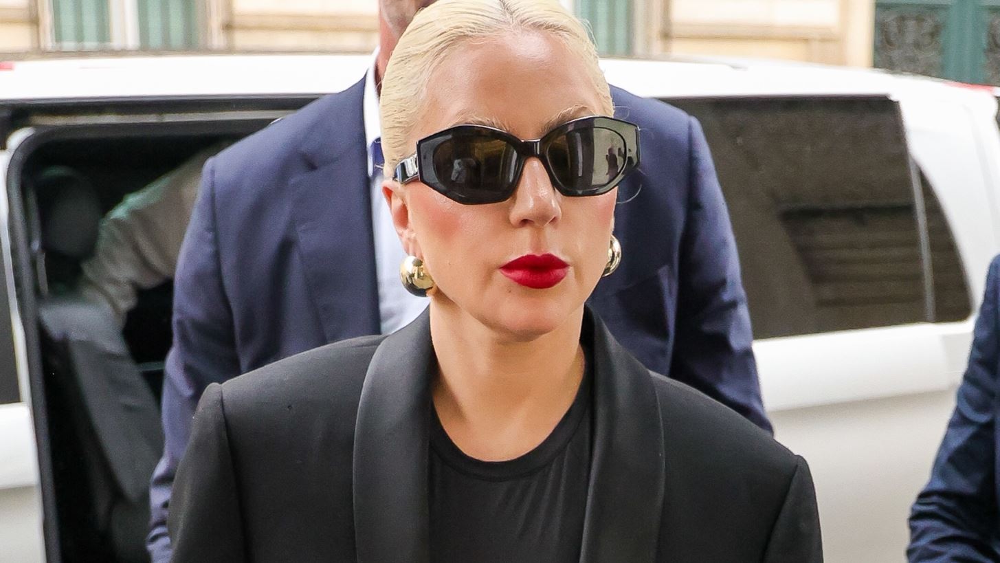 Lady Gaga | &#x3A0;&#x3CE;&#x3C2; &#x3B1;&#x3C0;&#x3BF;&#x3BA;&#x3B1;&#x3BB;&#x3CD;&#x3C6;&#x3B8;&#x3B7;&#x3BA;&#x3B5; &#x3BF; &#x3B1;&#x3C1;&#x3C1;&#x3B1;&#x3B2;&#x3CE;&#x3BD;&#x3B1;&#x3C2; &#x3C4;&#x3B7;&#x3C2; &#x3BC;&#x3B5; &#x3C4;&#x3BF;&#x3BD; Michael Polansky