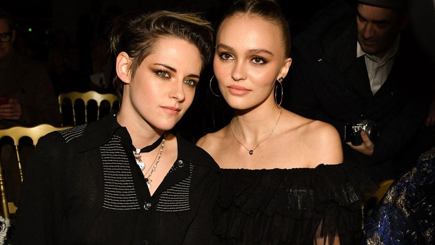 Chanel M&#xE9;tiers d&#x2019;art show | &#x39F;&#x3B9; &#x3C0;&#x3B1;&#x3C3;&#x3AF;&#x3B3;&#x3BD;&#x3C9;&#x3C3;&#x3C4;&#x3B5;&#x3C2; &#x3B3;&#x3C5;&#x3BD;&#x3B1;&#x3AF;&#x3BA;&#x3B5;&#x3C2; &#x3C0;&#x3BF;&#x3C5; &#x3C4;&#x3AF;&#x3BC;&#x3B7;&#x3C3;&#x3B1;&#x3BD; &#x3BC;&#x3B5; &#x3C4;&#x3B7;&#x3BD; &#x3C0;&#x3B1;&#x3C1;&#x3BF;&#x3C5;&#x3C3;&#x3AF;&#x3B1; &#x3C4;&#x3BF;&#x3C5;&#x3C2; &#x3C4;&#x3B7;&#x3BD; &#x3C0;&#x3C1;&#x3CE;&#x3C4;&#x3B7; &#x3C3;&#x3C5;&#x3BB;&#x3BB;&#x3BF;&#x3B3;&#x3AE; &#x3C4;&#x3B7;&#x3C2; Virginie Viard