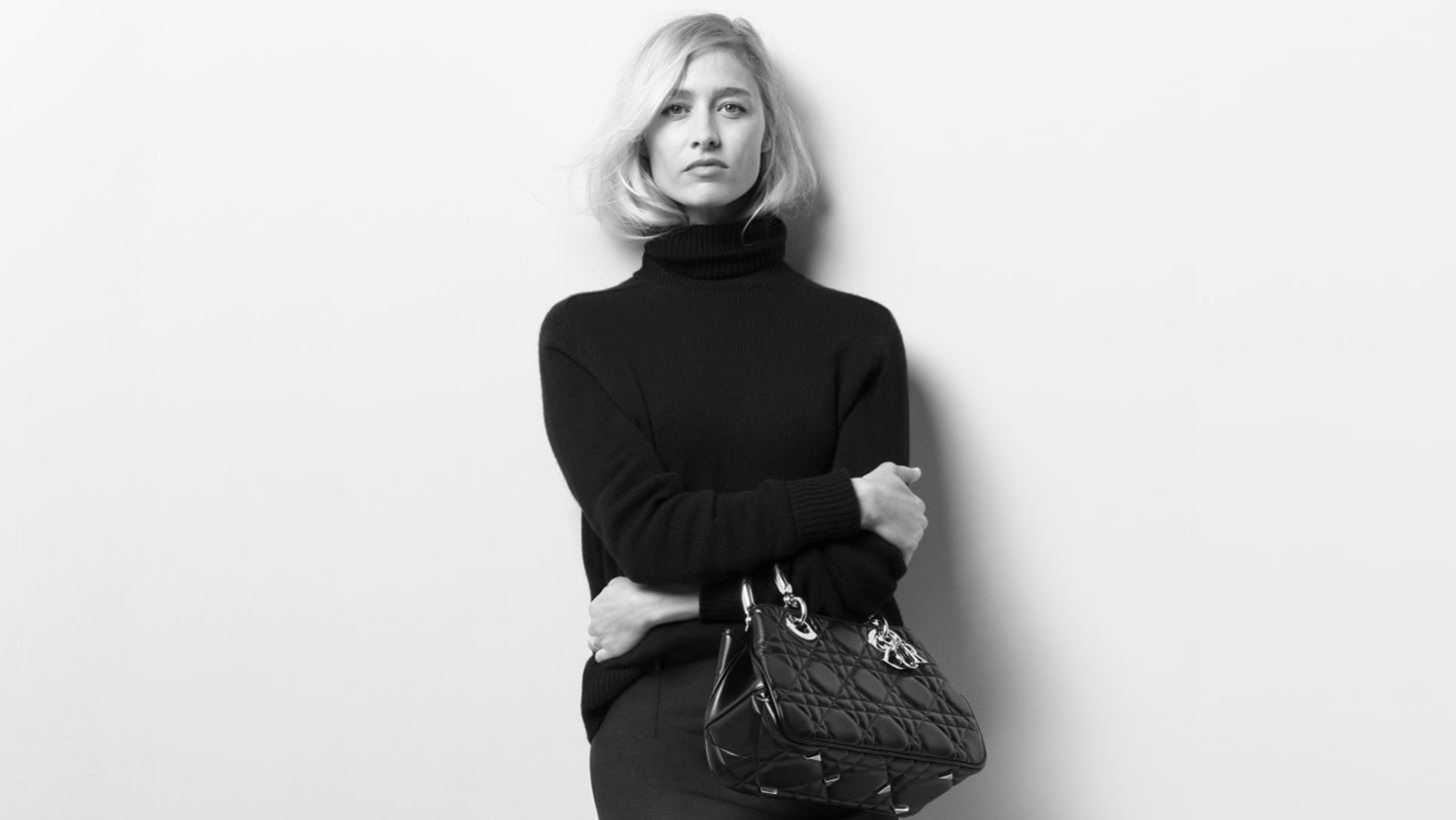 Lady 95.22 | &#x397; Beatrice Borromeo &#x3C0;&#x3C1;&#x3C9;&#x3C4;&#x3B1;&#x3B3;&#x3C9;&#x3BD;&#x3B9;&#x3C3;&#x3C4;&#x3B5;&#x3AF; &#x3C3;&#x3C4;&#x3B7; &#x3BD;&#x3AD;&#x3B1; &#x3BA;&#x3B1;&#x3BC;&#x3C0;&#x3AC;&#x3BD;&#x3B9;&#x3B1; &#x3C4;&#x3BF;&#x3C5; &#x3BF;&#x3AF;&#x3BA;&#x3BF;&#x3C5; Dior