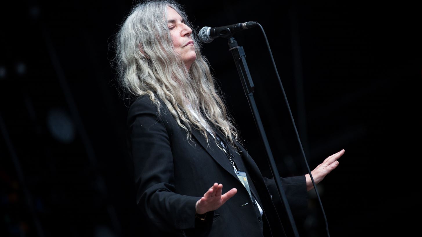 Patti Smith | &#x397; &#x3B1;&#x3C0;&#x3AC;&#x3BD;&#x3C4;&#x3B7;&#x3C3;&#x3B7; &#x3C4;&#x3B7;&#x3C2; &#x3C3;&#x3C4;&#x3B7;&#x3BD; Taylor Swift