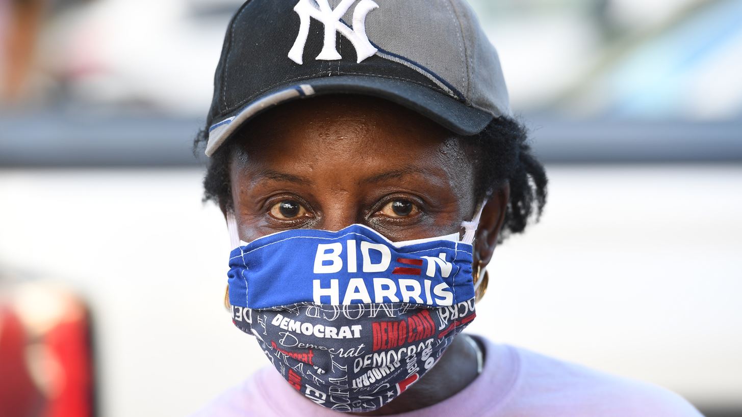 &#x39C;&#x3B1;&#x3CD;&#x3C1;&#x3BF;&#x3B9; &#x3BA;&#x3B1;&#x3BB;&#x3BB;&#x3B9;&#x3C4;&#x3AD;&#x3C7;&#x3BD;&#x3B5;&#x3C2; &#x3B4;&#x3B7;&#x3BC;&#x3B9;&#x3BF;&#x3C5;&#x3C1;&#x3B3;&#x3BF;&#x3CD;&#x3BD; murals &#x3B3;&#x3B9;&#x3B1; &#x3C4;&#x3BF;&#x3C5;&#x3C2; Joe Biden &#x3BA;&#x3B1;&#x3B9; Kamala Harris