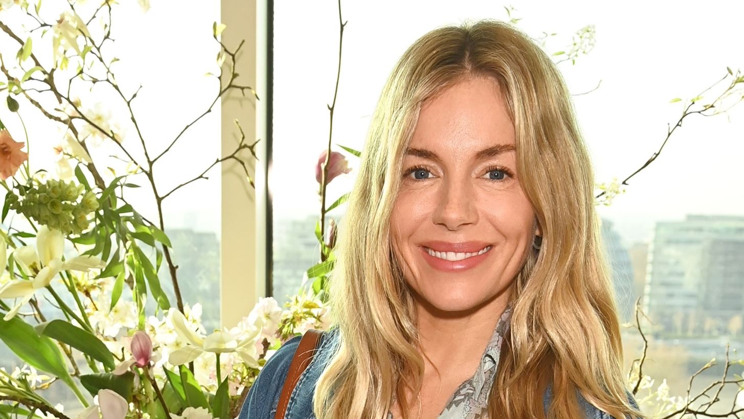 Sienna Miller | &#x397; &#x3B1;&#x3C0;&#x3AF;&#x3C3;&#x3C4;&#x3B5;&#x3C5;&#x3C4;&#x3B7; &#x3BF;&#x3BC;&#x3BF;&#x3B9;&#x3CC;&#x3C4;&#x3B7;&#x3C4;&#x3B1; &#x3BC;&#x3B5; &#x3C4;&#x3B7;&#x3BD; 12&#x3C7;&#x3C1;&#x3BF;&#x3BD;&#x3B7; &#x3BA;&#x3CC;&#x3C1;&#x3B7; &#x3C4;&#x3B7;&#x3C2;